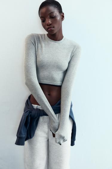CAMISETA CORTA EFECTO DOBLE - Gris vigoré de Zara