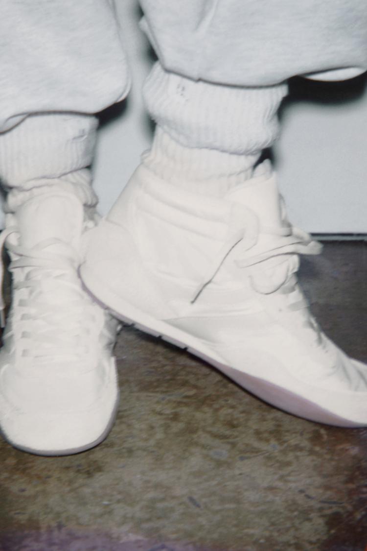 BOTÍN DEPORTIVO Blanco ZARA España