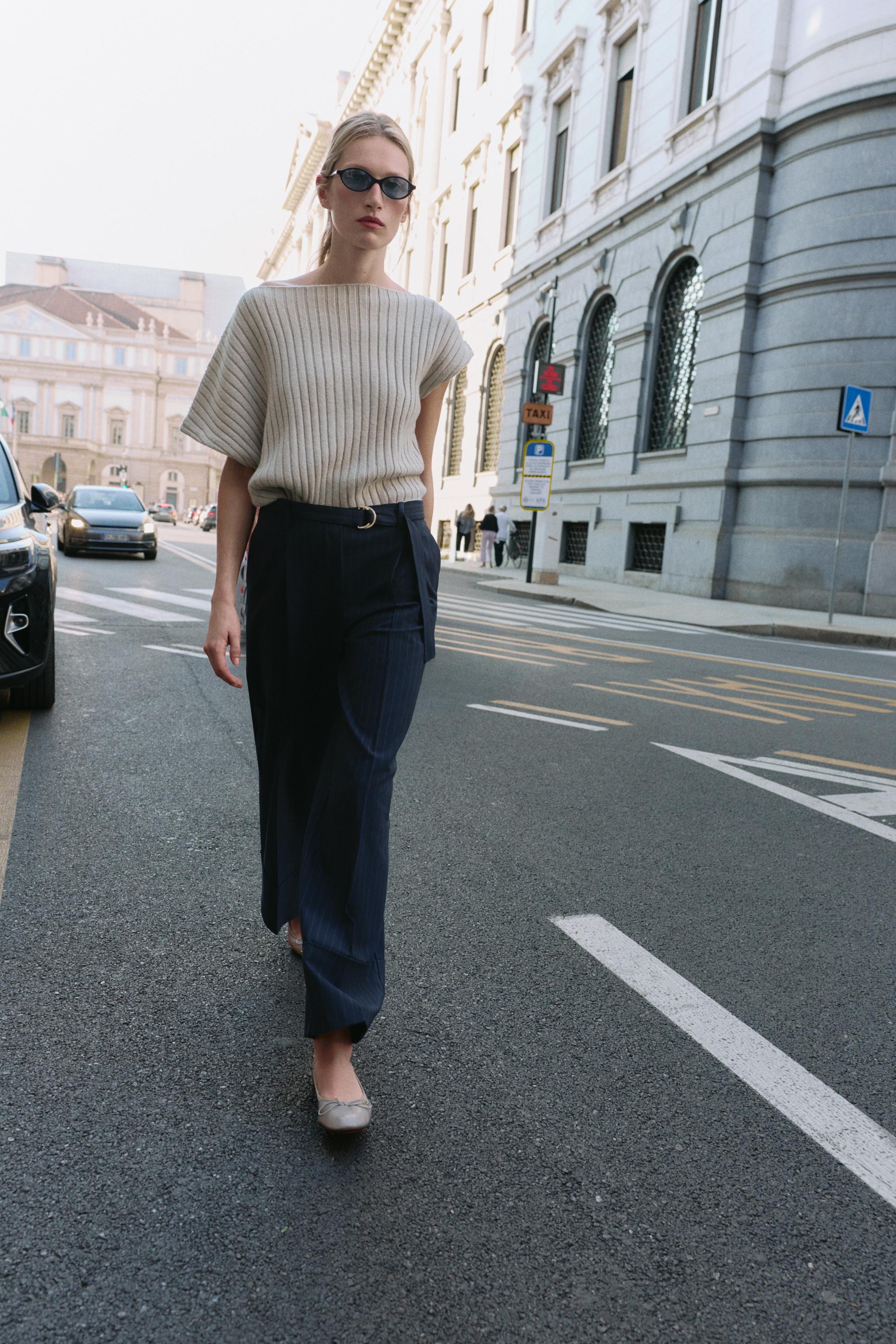 ベルト付きピンストライプ柄パンツ - ストライプ | ZARA Japan