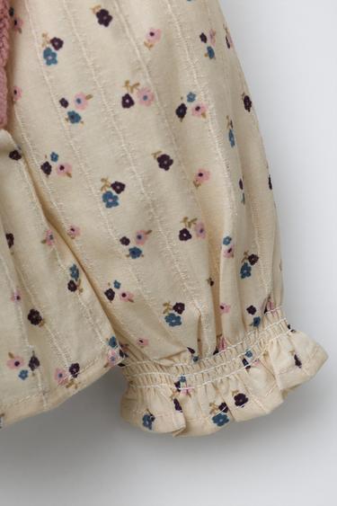 CHEMISE À IMPRIMÉ FLEURS AVEC GILET EN MAILLE - Rose moyen de Zara - Image 2