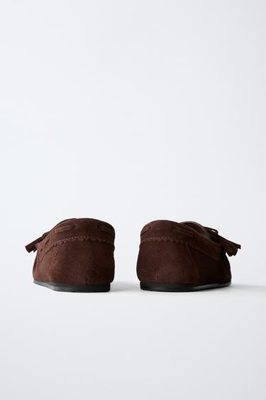 MOCASSINS EN CUIR À POMPONS - Grenat de Zara - Image 4