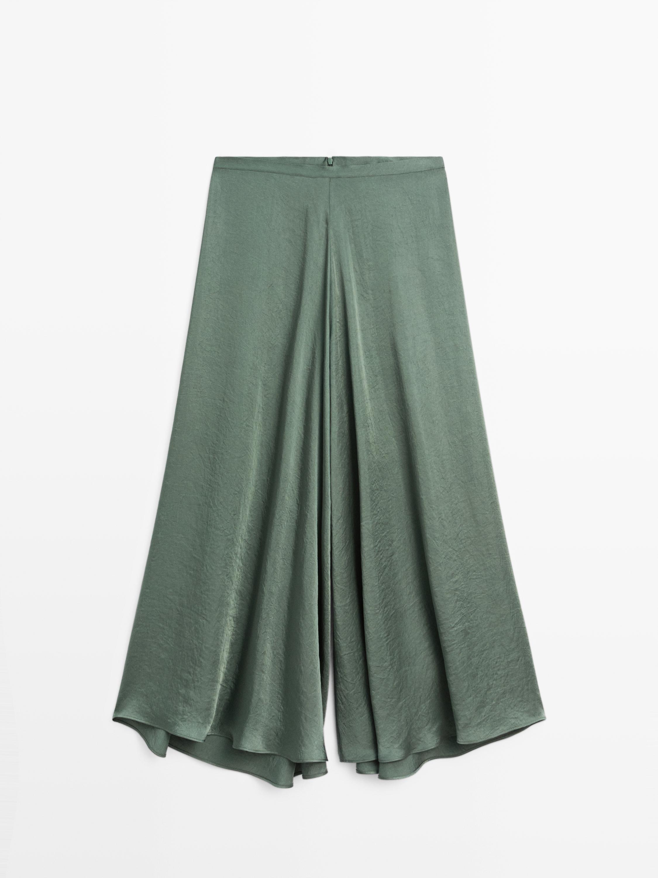 Flowing wide-leg trousers