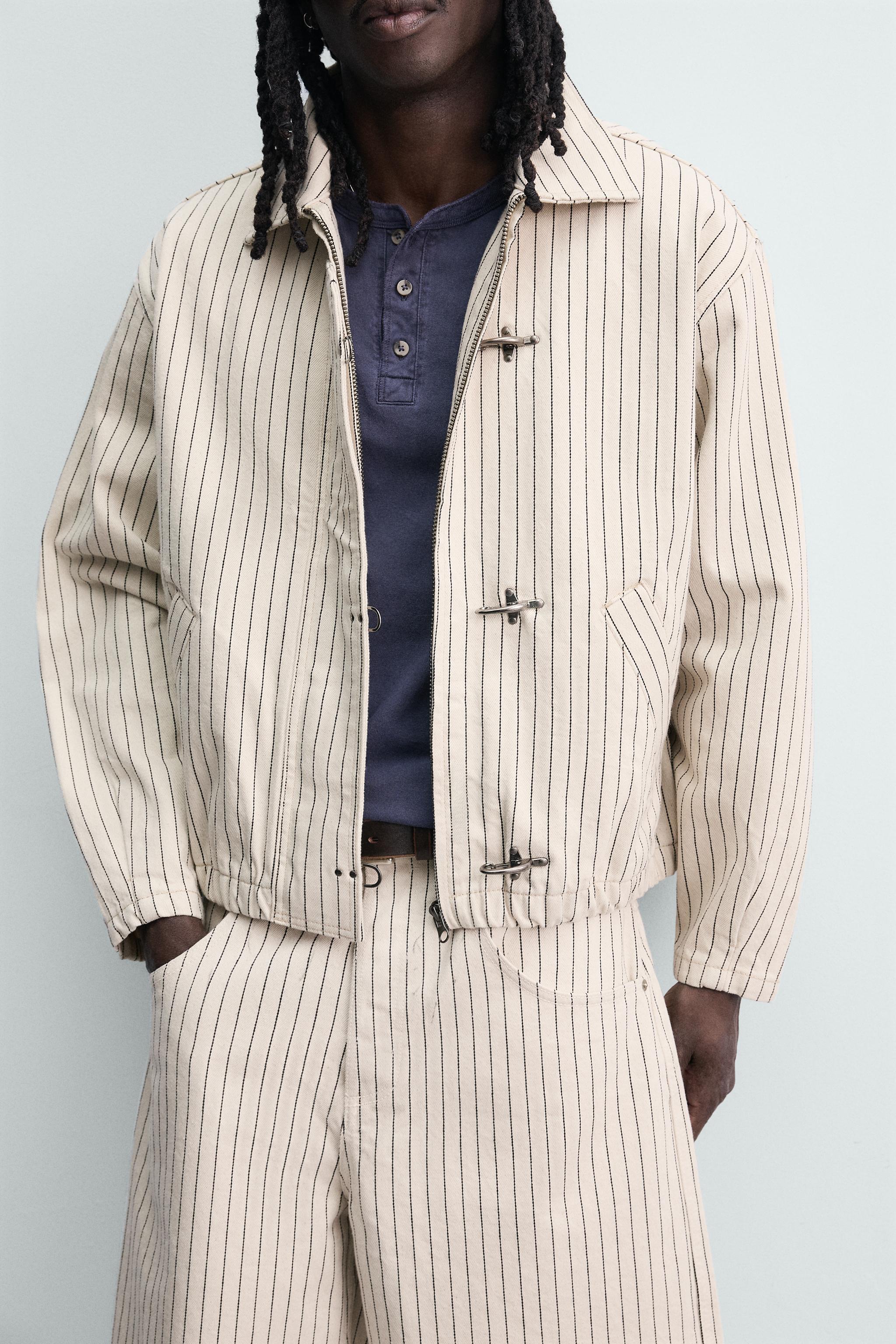 BLOUSON COURT RAYÉ À BRANDEBOURGS