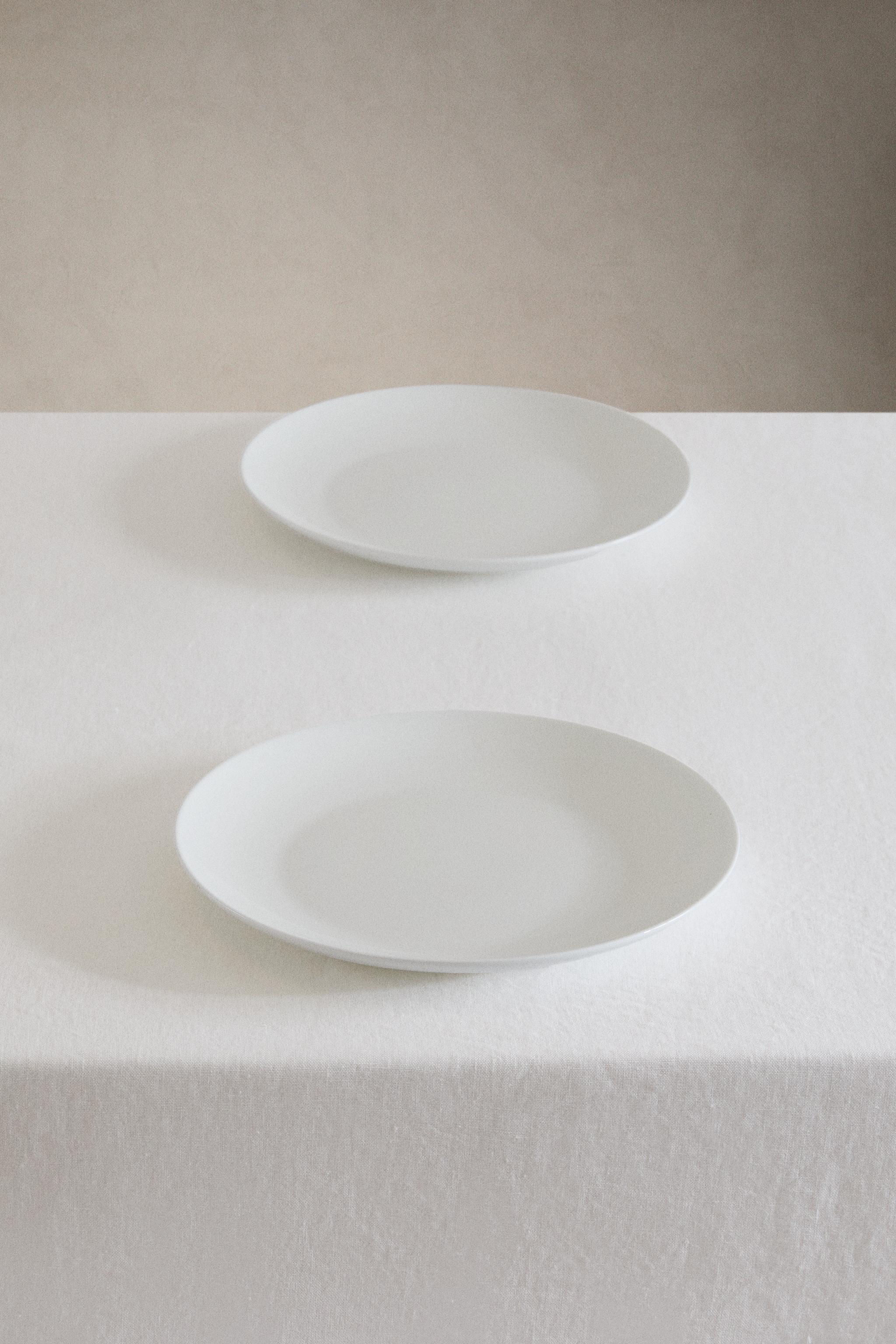 GEOMETRIC EMBROIDERED LINEN TABLECLOTH — White