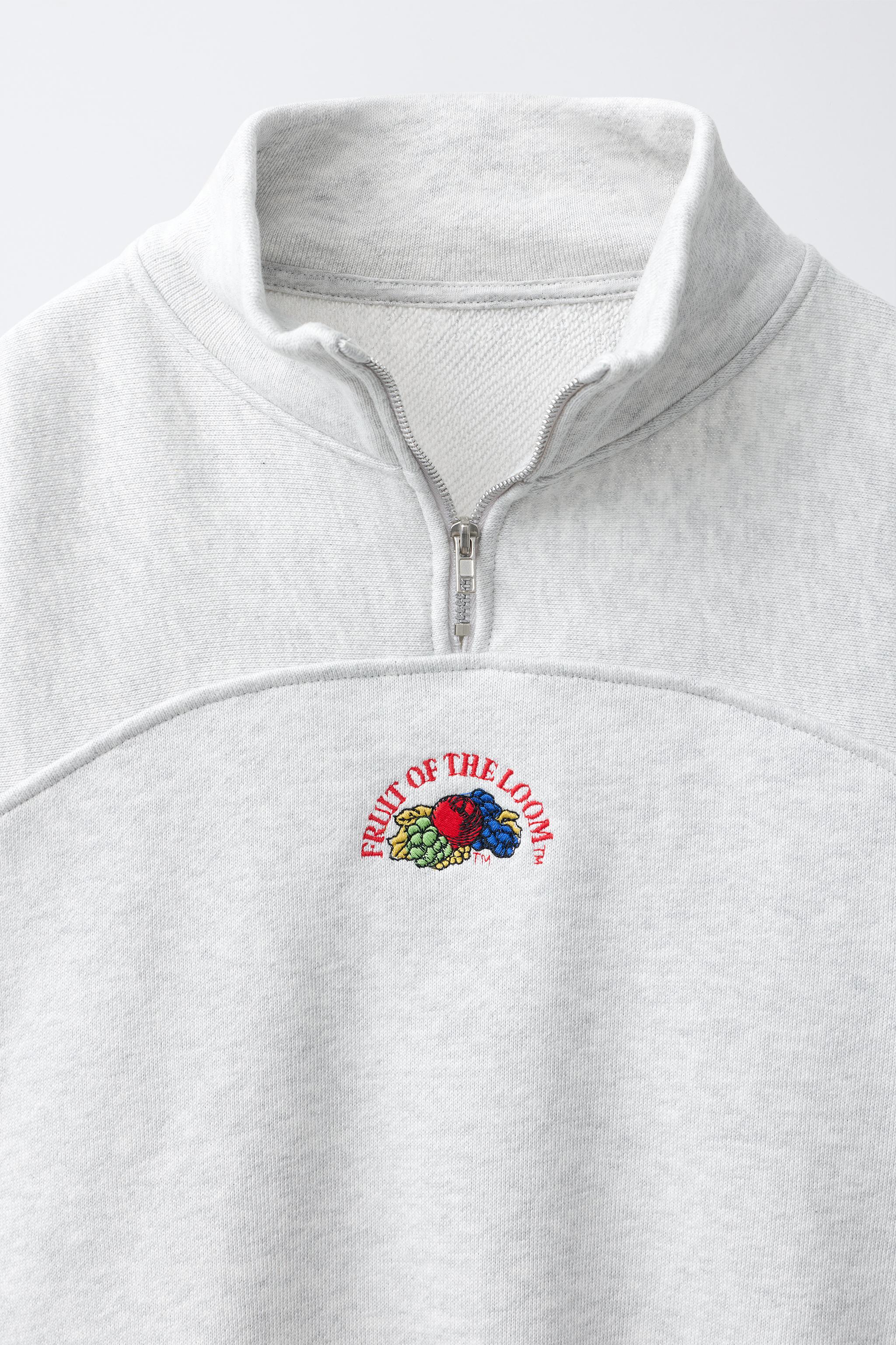 SWEAT LOGO BRODÉ FRUIT OF THE LOOM™