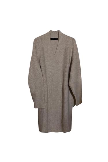 VESTITO MORBIDO E CALDO CON PERCENTUALE DI LANA.