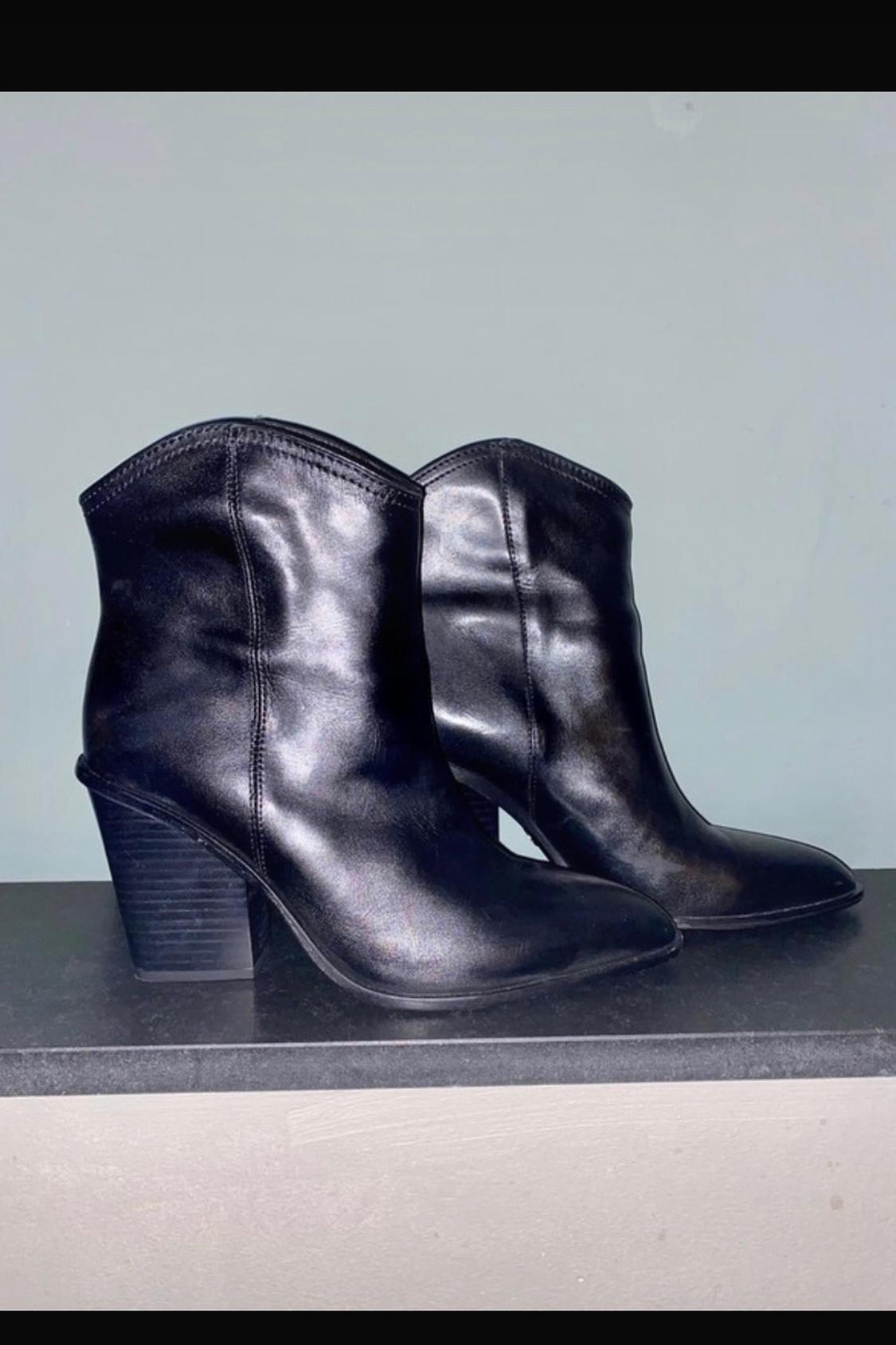LEATHER COWBOY ANKLE BOOTS