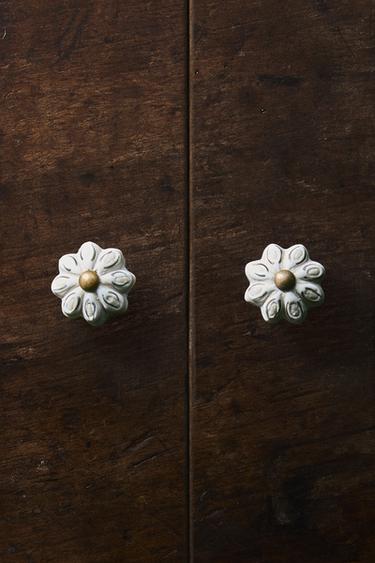 PACK OF CERAMIC FLOWER DOOR KNOBS (PACK OF 2) - Golden by Zara