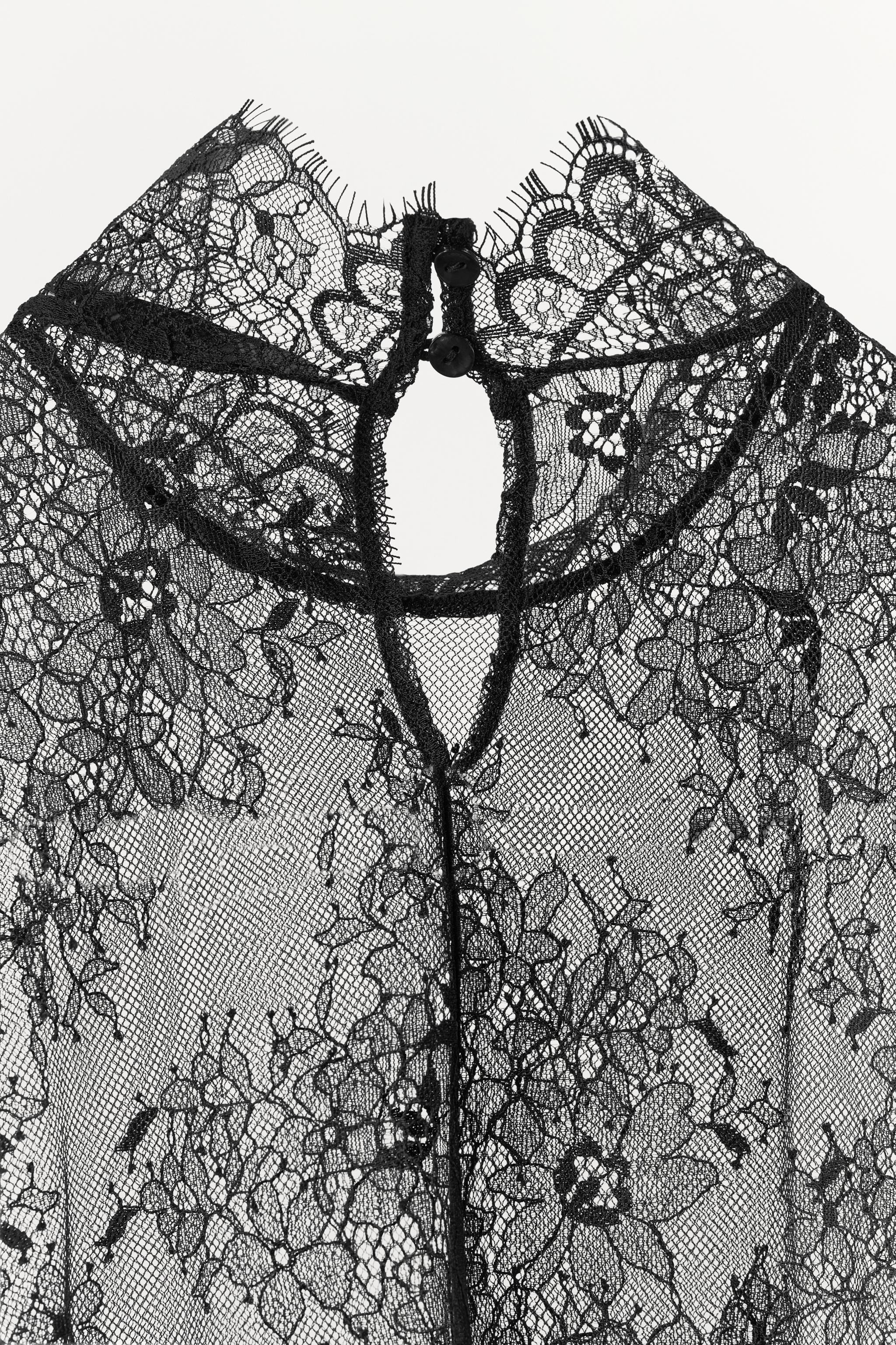 HIGH-NECK LACE TOP