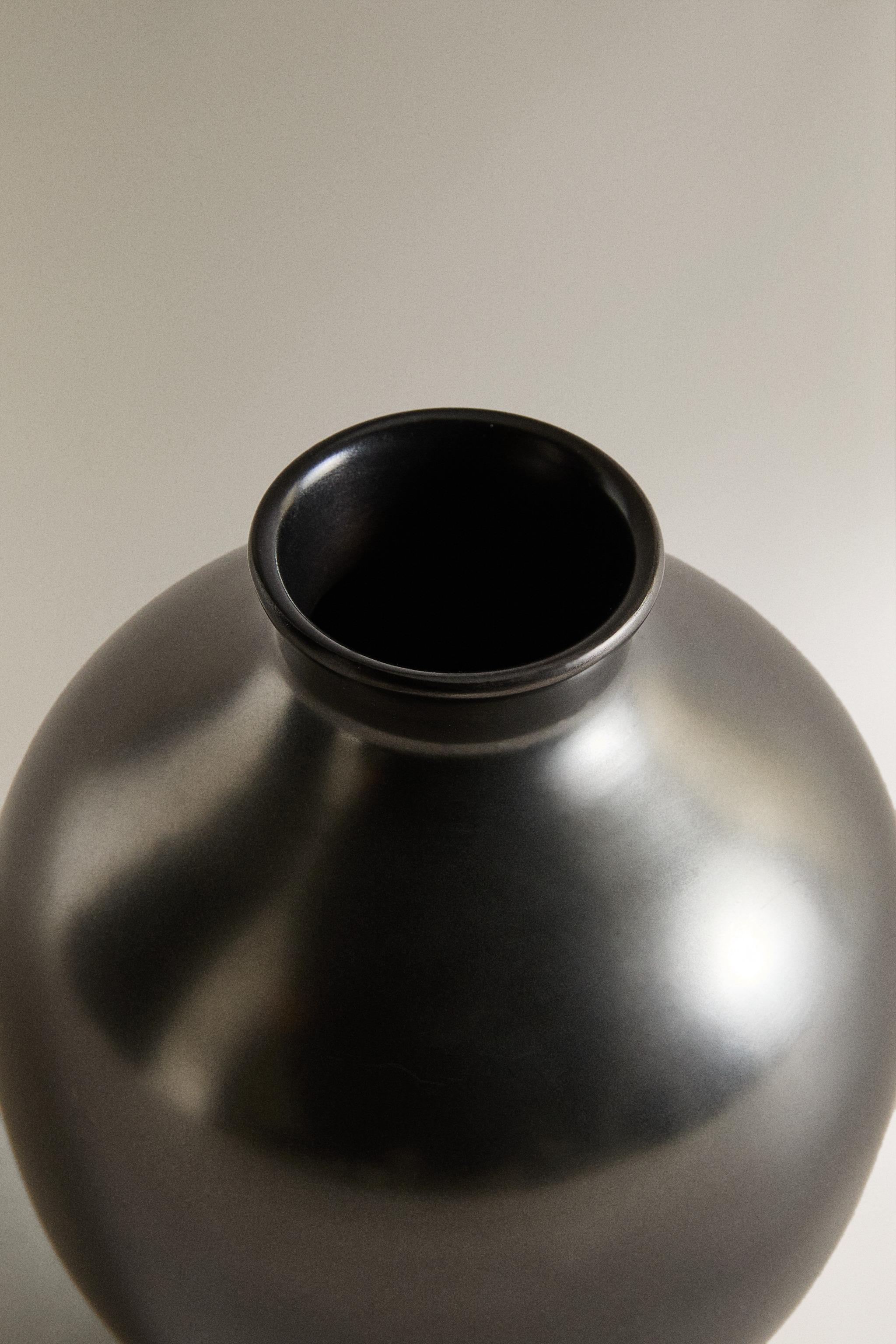 PETIT BRASS VESSEL ORB I COLIN KING