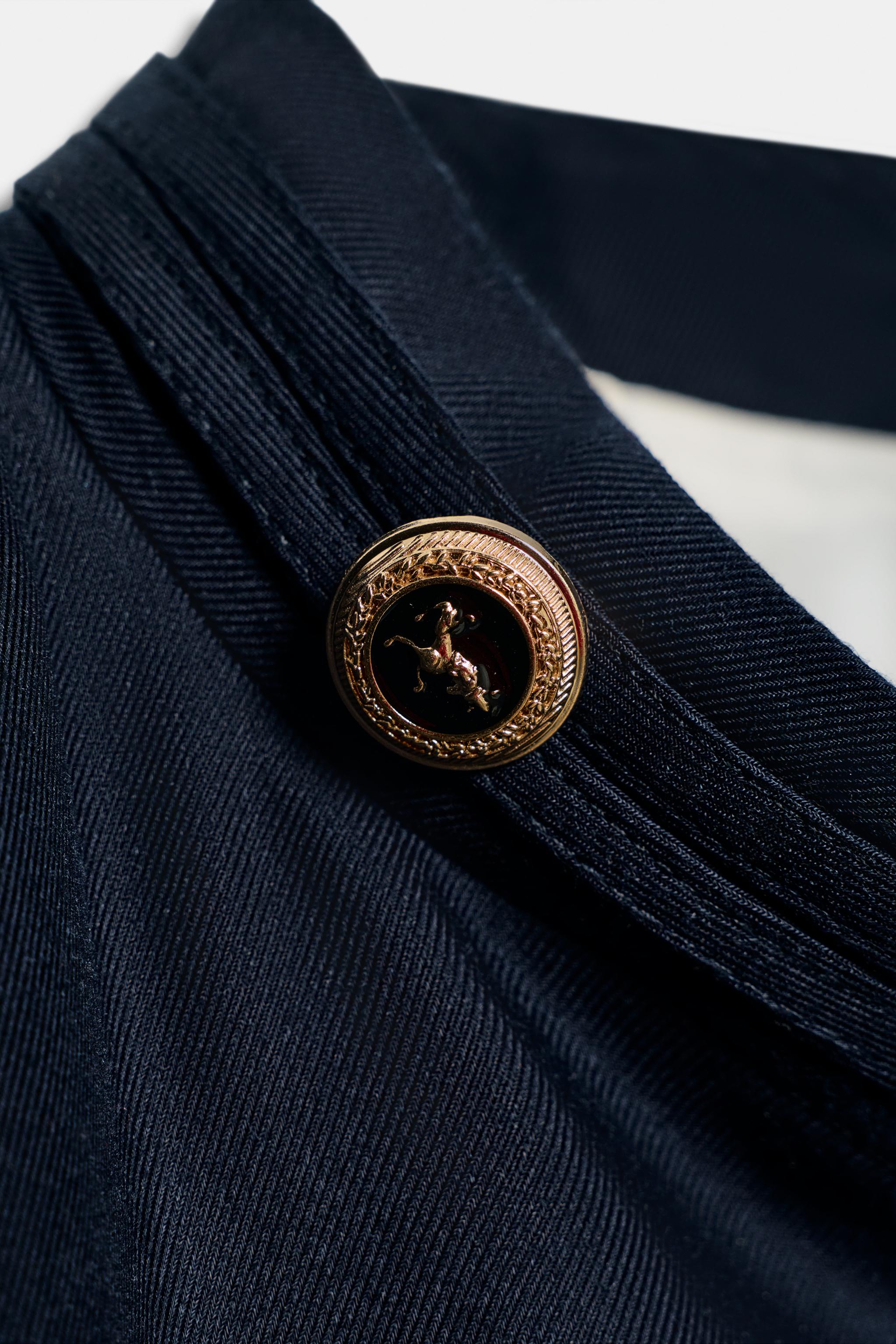 GOLD BUTTON FITTED BLAZER