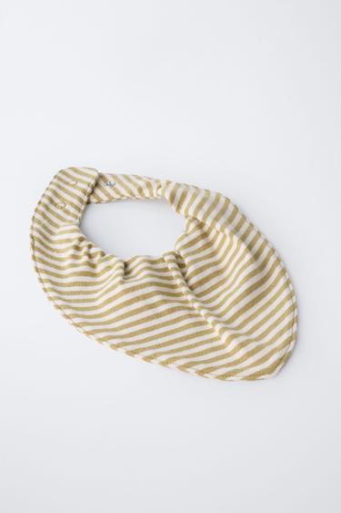 PACK DOS GORROS Y DOS BABEROS - Mostaza de Zara