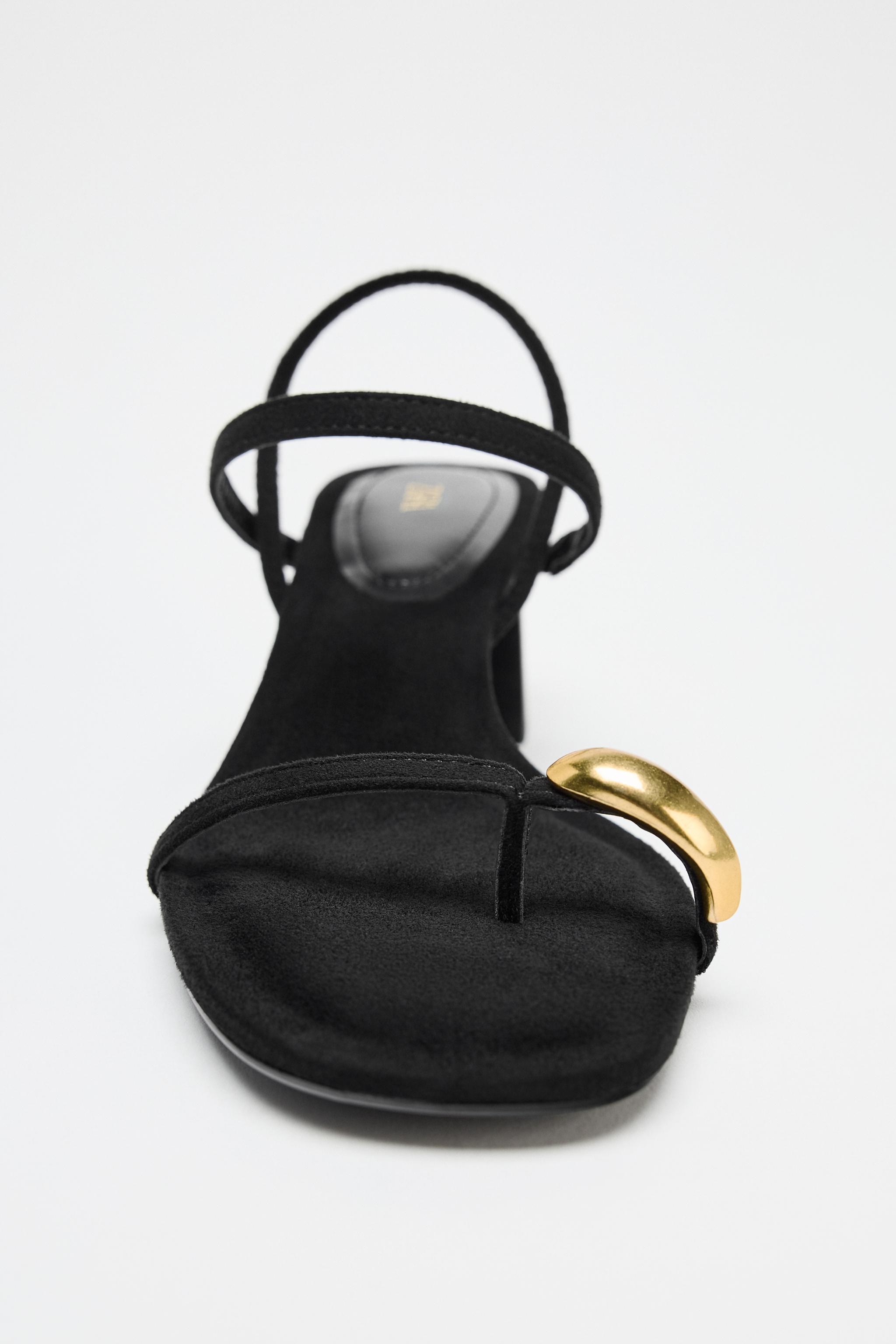 メタルディテール入りヒールサンダル - ブラック | ZARA Japan