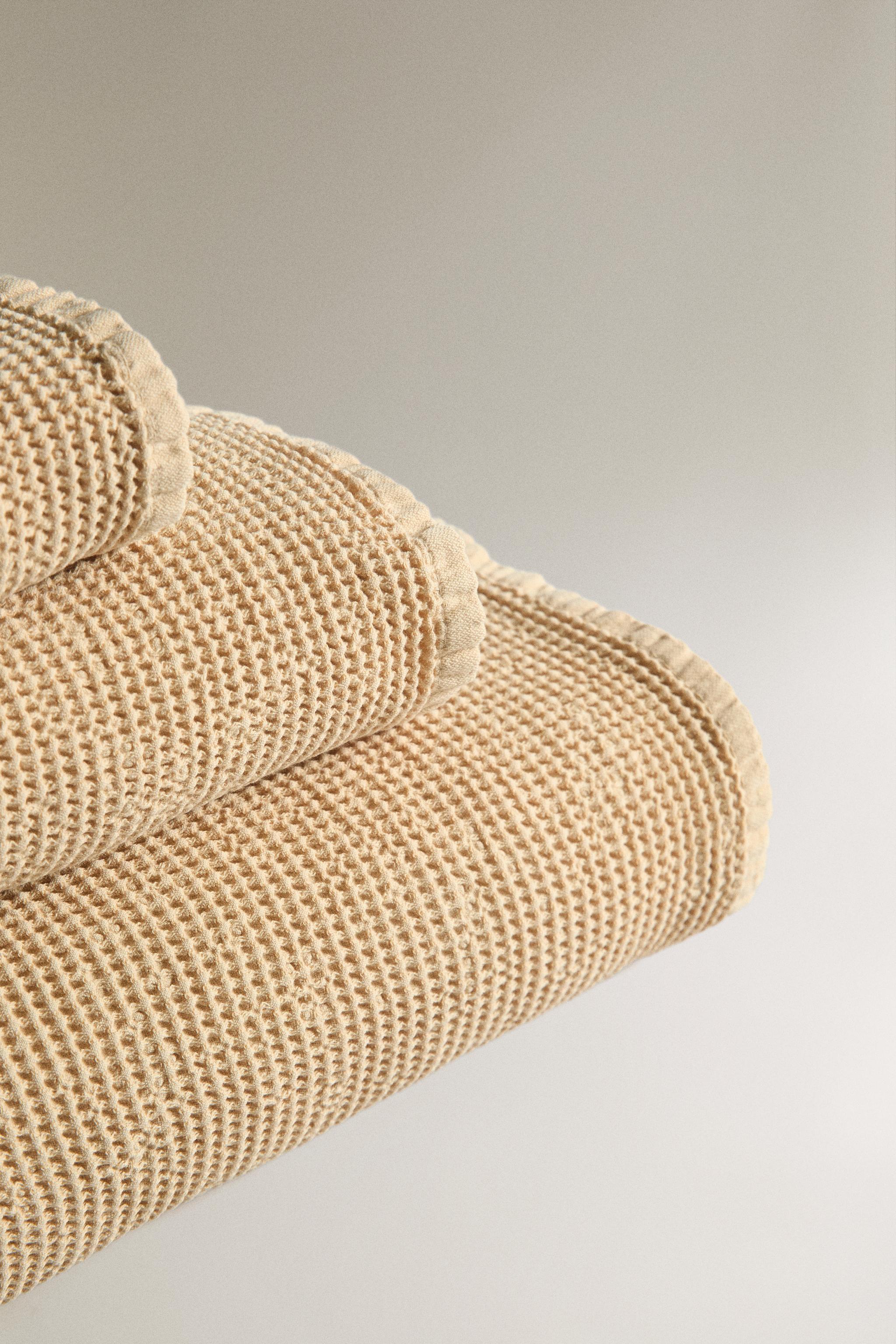 WAFFLE-KNIT TEXTURED BATH TOWEL — Beige