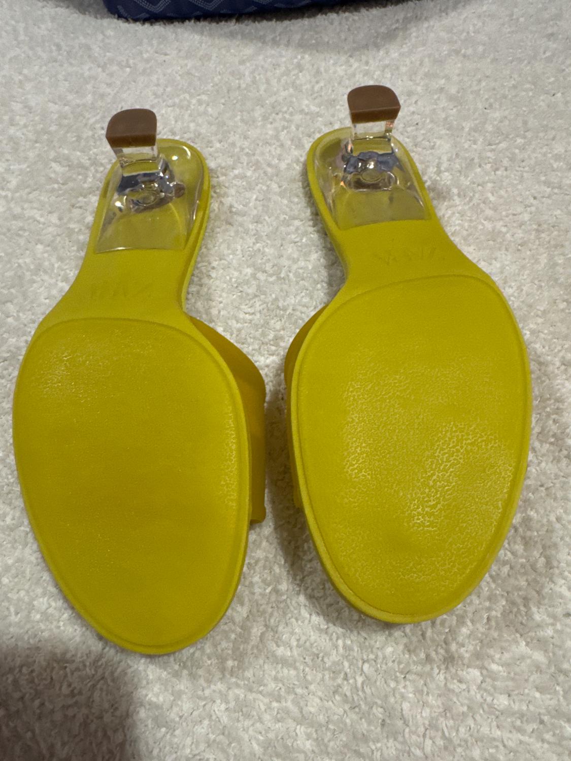 HEELS - Image 2