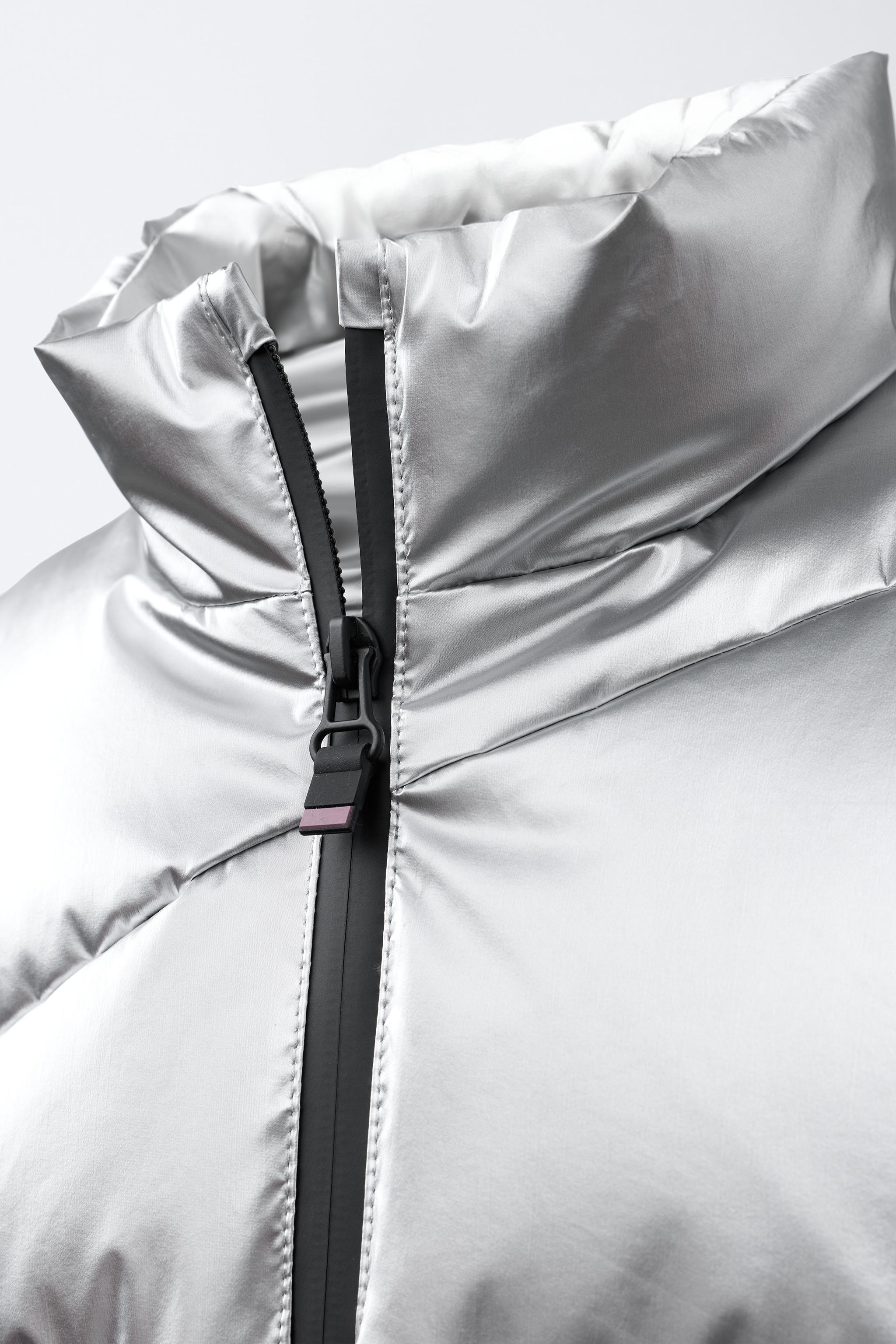 RECCO®システム搭載メタリックダウンジャケット 耐水加工入り＆防風