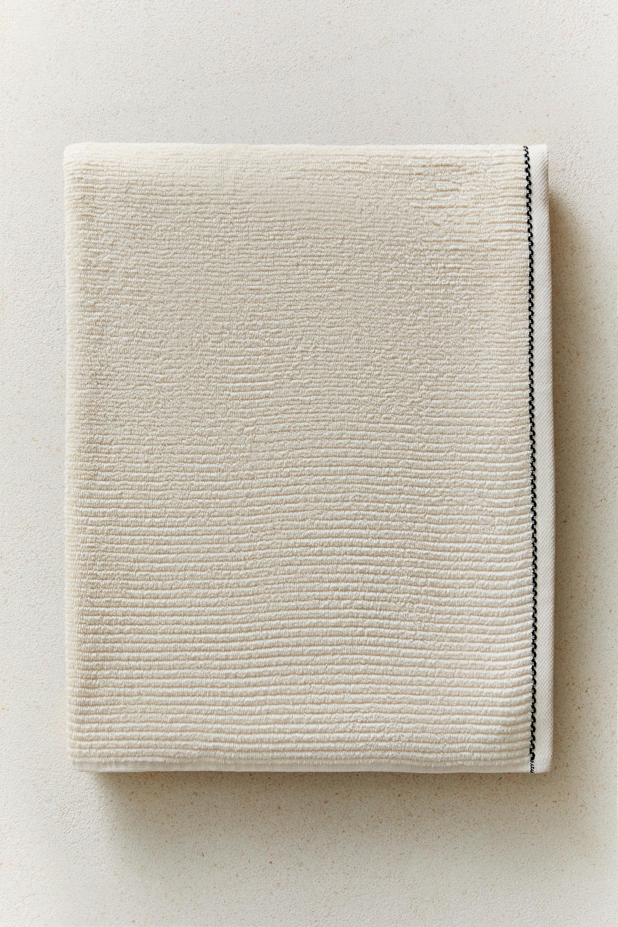 BATH TOWEL WITH TOPSTITCHING — Sand