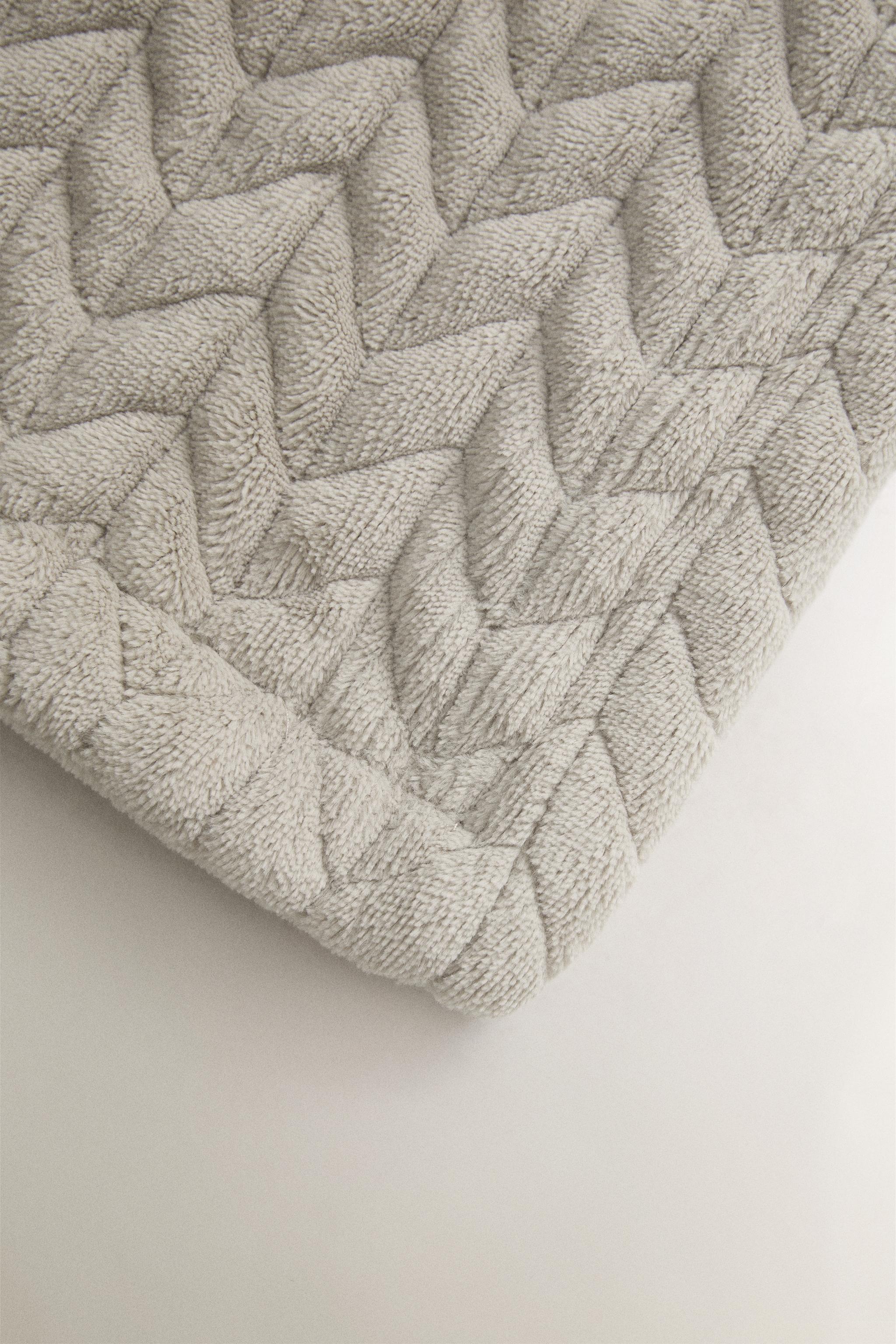 TEXTURED FLEECE BLANKET — Sand