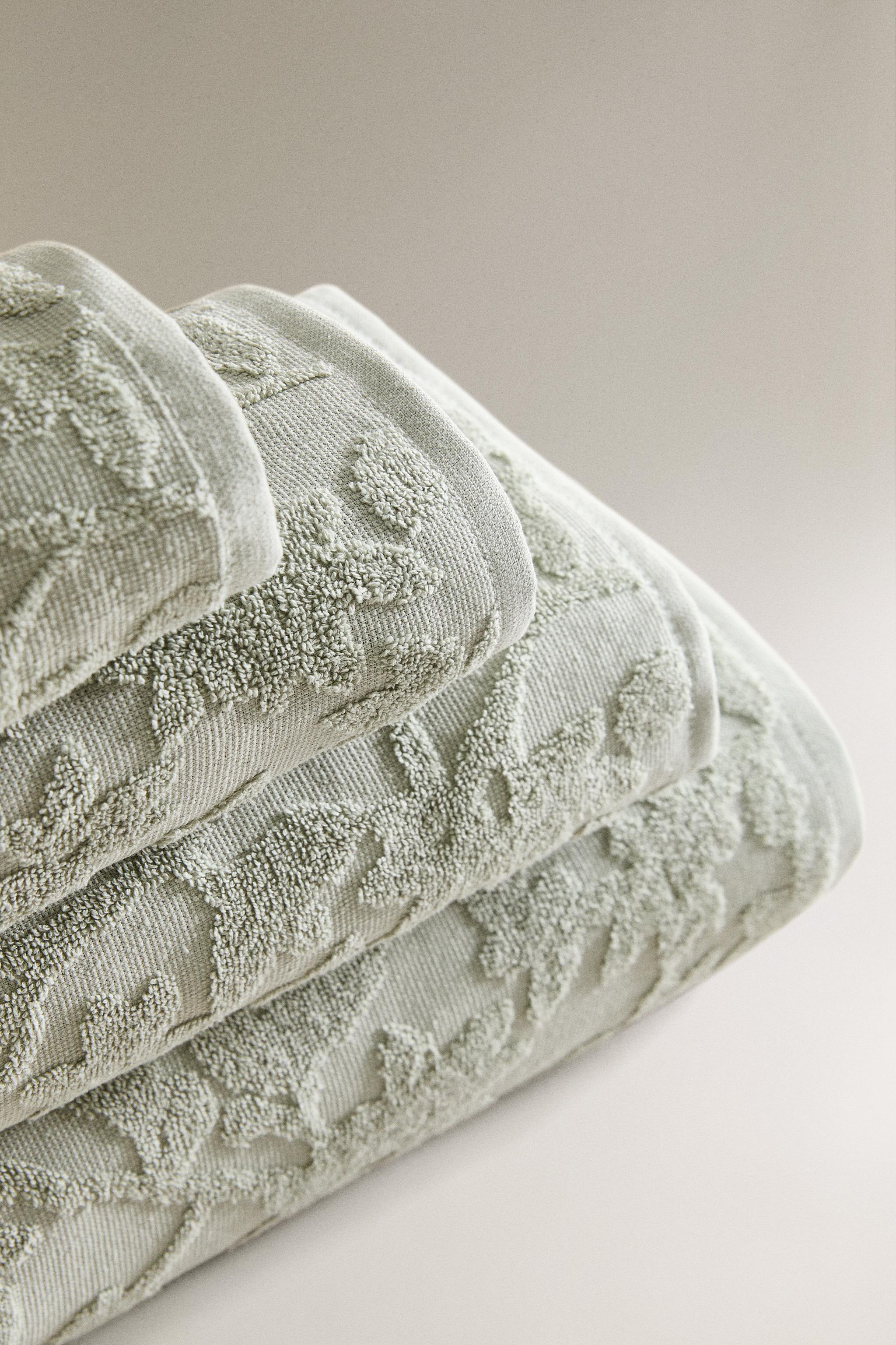 FLORAL JACQUARD BATH TOWEL