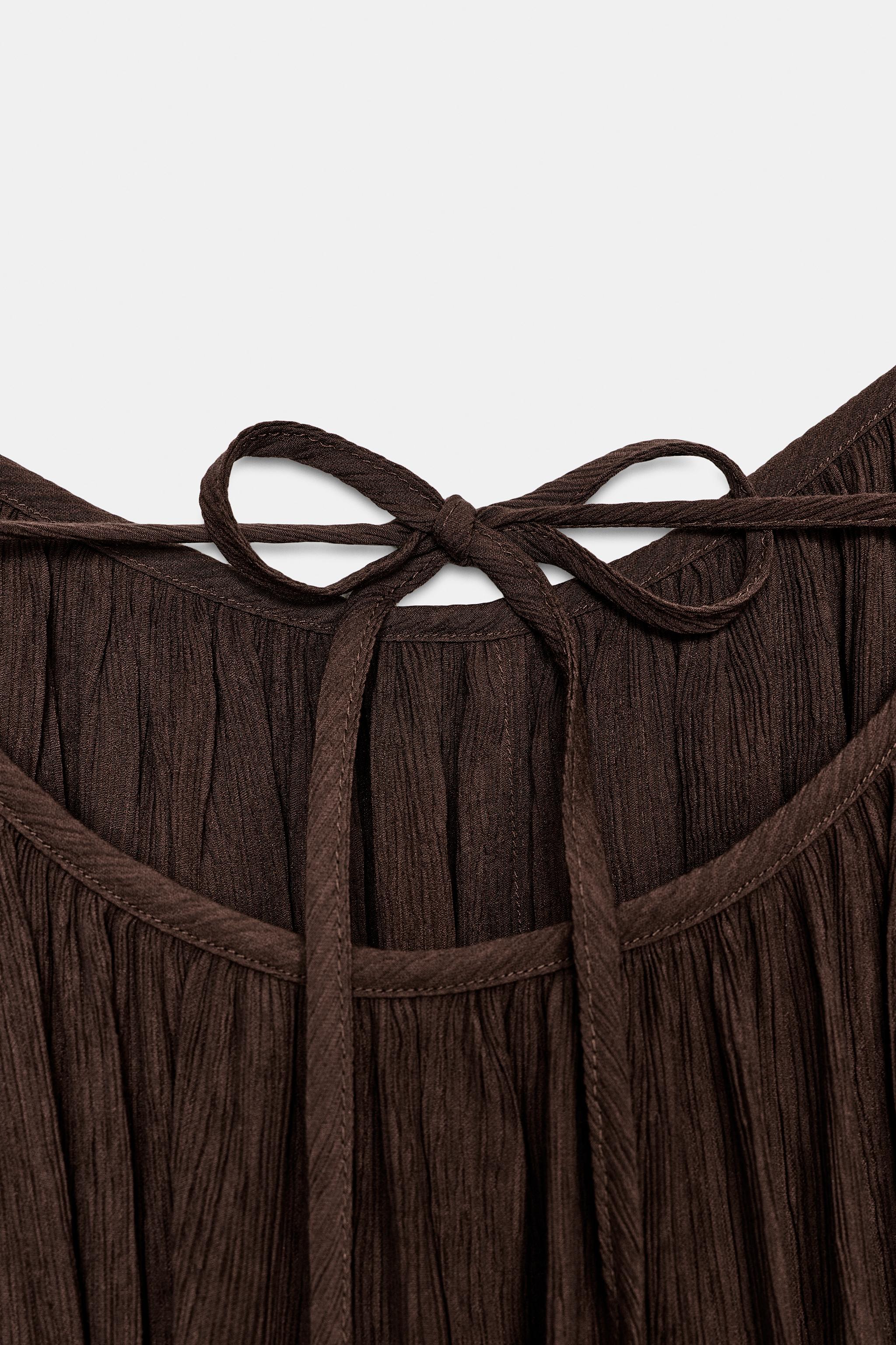 ROBE COURTE TEXTURÉE À VOLUME