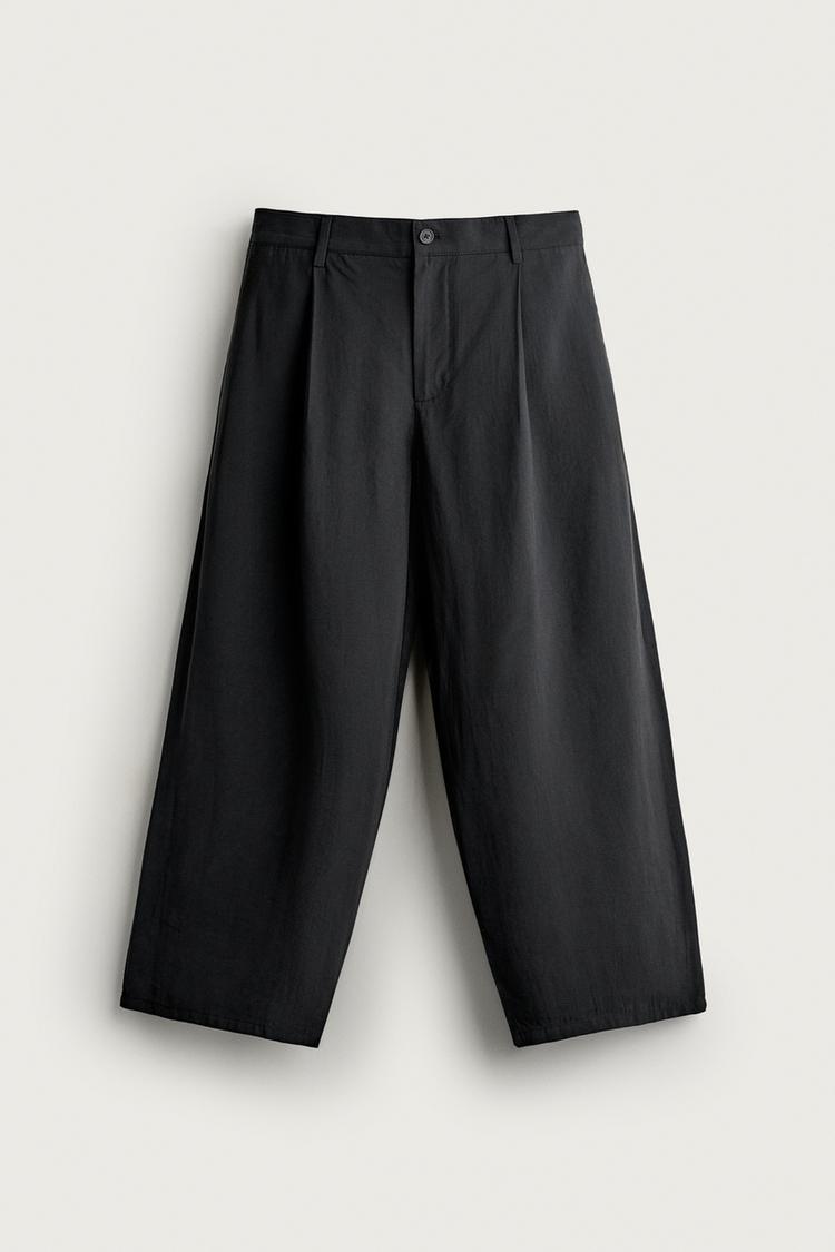 Pantalones fluidos con pliegues corte relajado 6