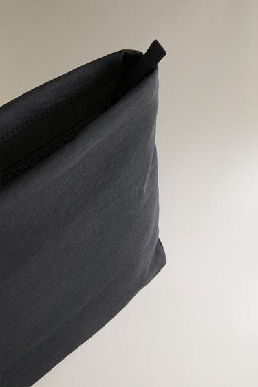 TROUSSE DE TOILETTE TISSU TECHNIQUE - Noir de Zara - Image 4