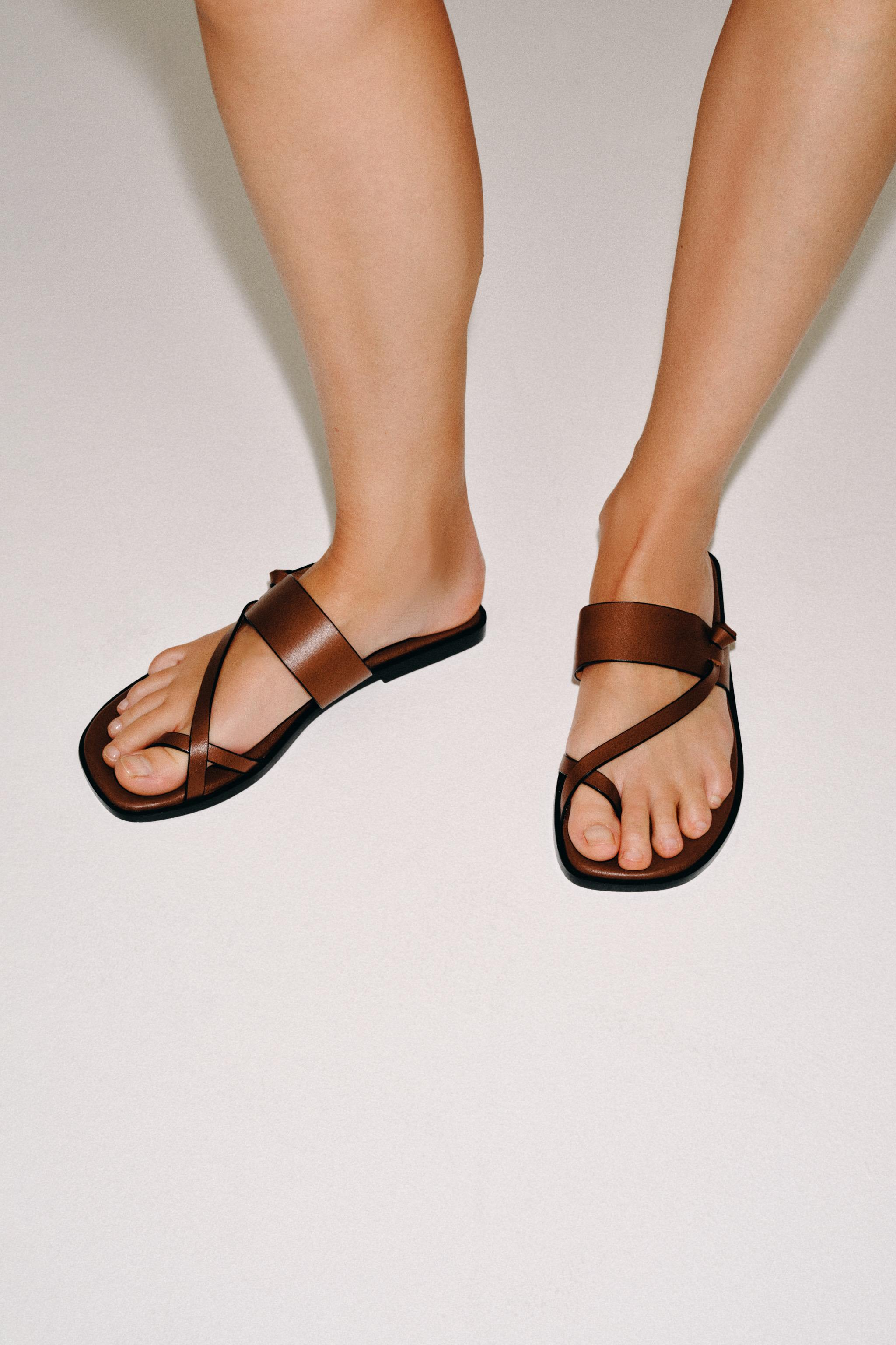 RJL ブラウン レザー フラットサンダル レザーストラップフラットサンダル - ブラウン | ZARA Japan / 日本