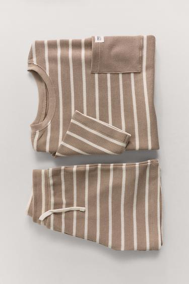 Zara 1 1/2-6 GODINA/ PRUGASTA PIDŽAMA MREŽASTE TEKSTURE – Smeđa