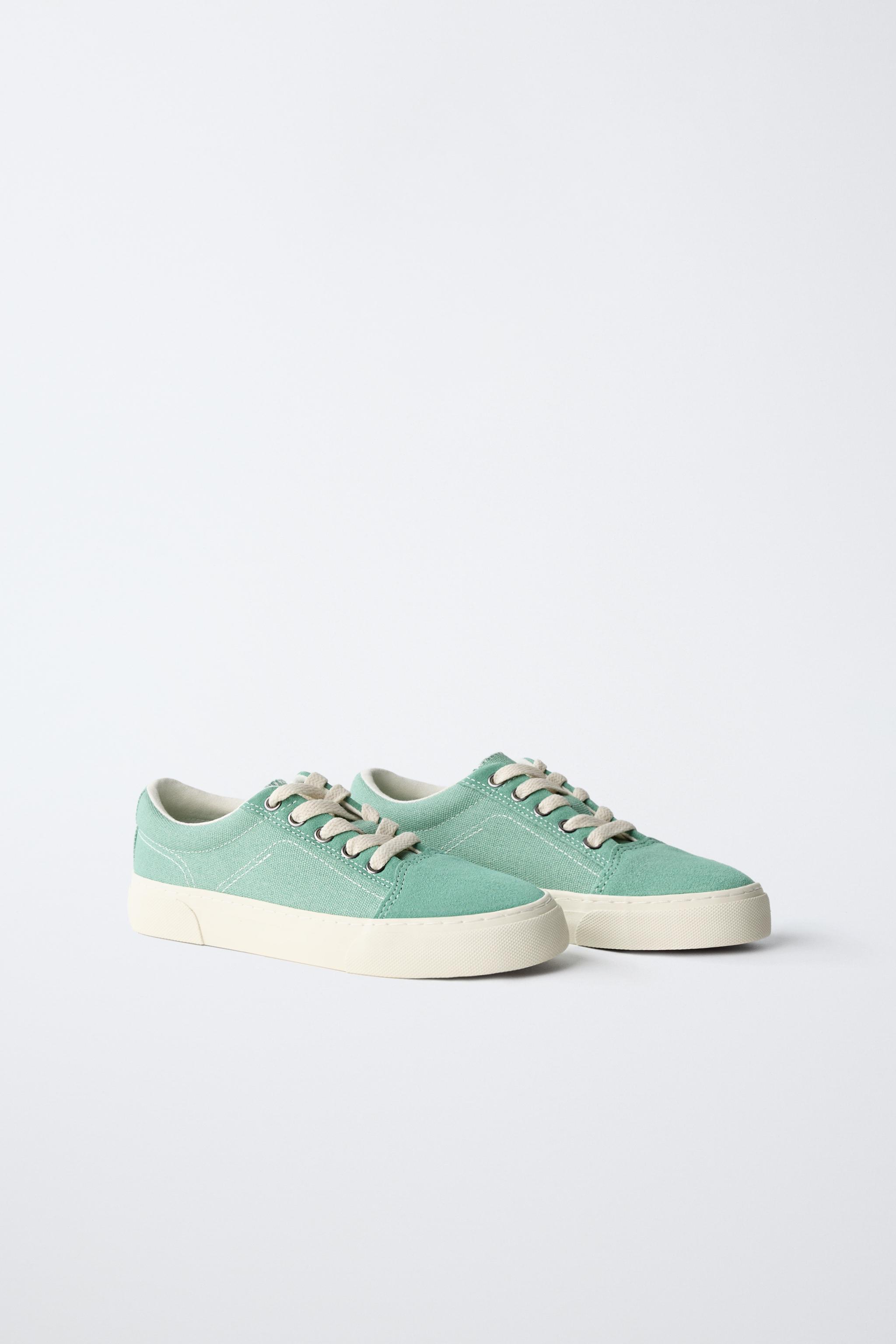 LACE-UP SNEAKERS