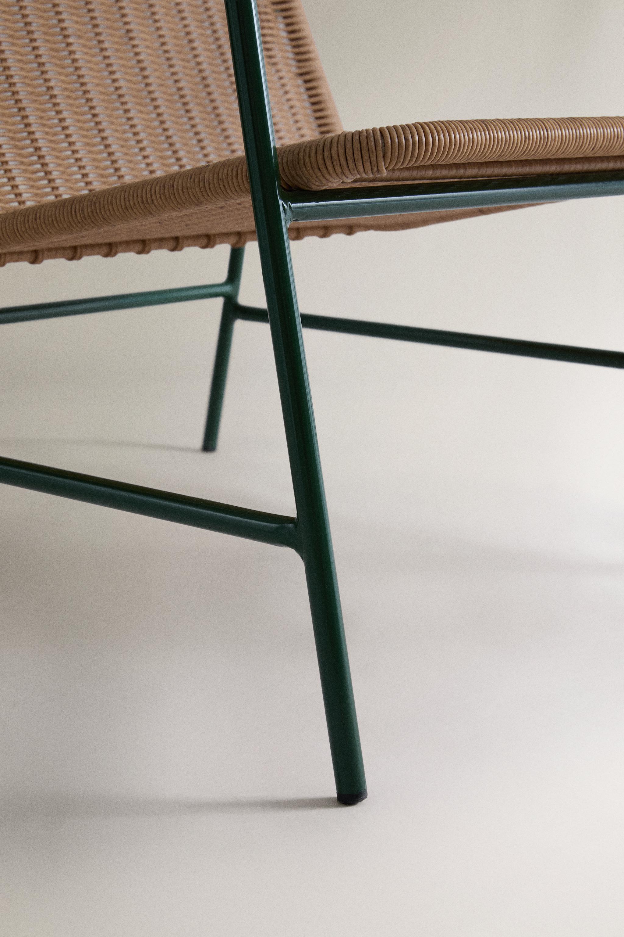 FAUTEUIL EXTÉRIEUR TRESSÉ DÉTAIL GÉOMÉTRIQUE