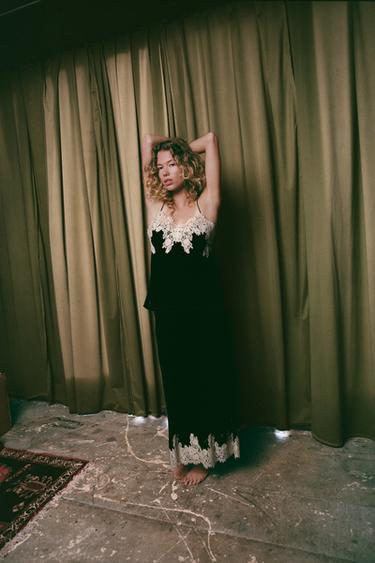 Zaras SAMMETSTOPP MED SPETS - Grön