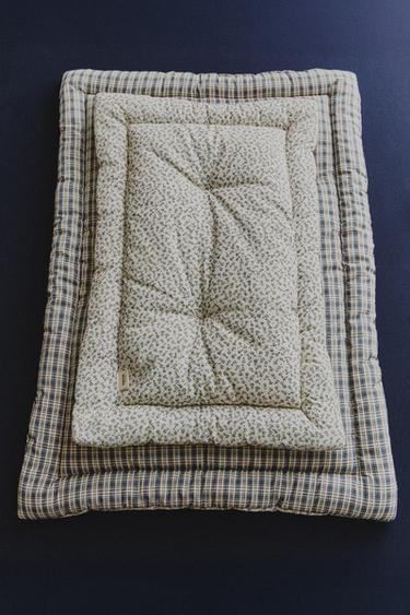 CHECK AND FLORAL PET TOPPER - Blue by Zara