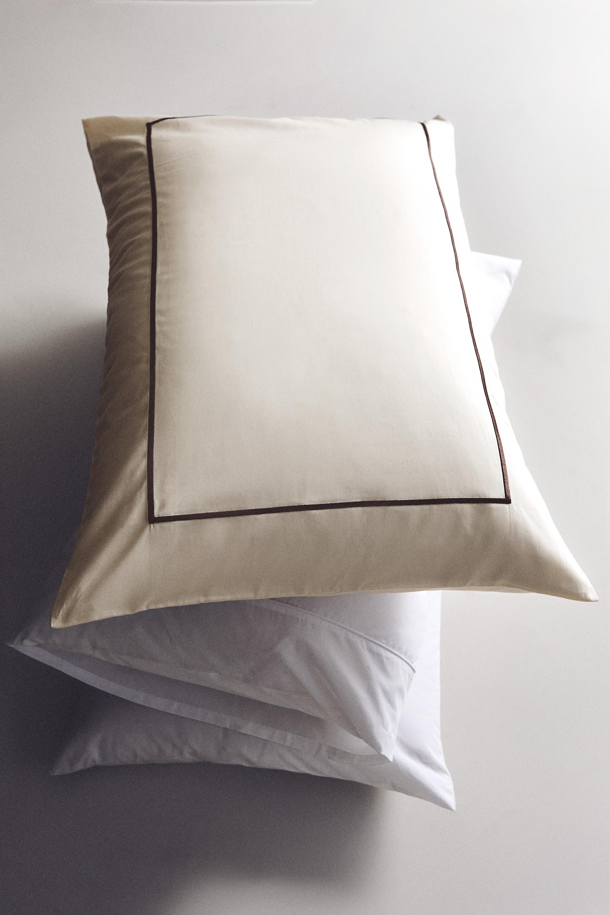 TAIE D’OREILLER SATIN FESTON (400 FILS)