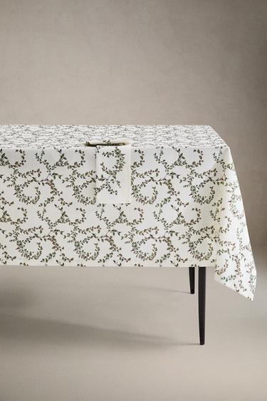 COTTON CHRISTMAS HOLLY LEAF TABLECLOTH - Ecru by Zara