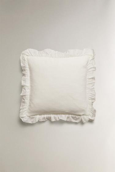 Zara TEXTURED THROW PILLOW COVER WITH RUFFLE TRIM - Oyster-white