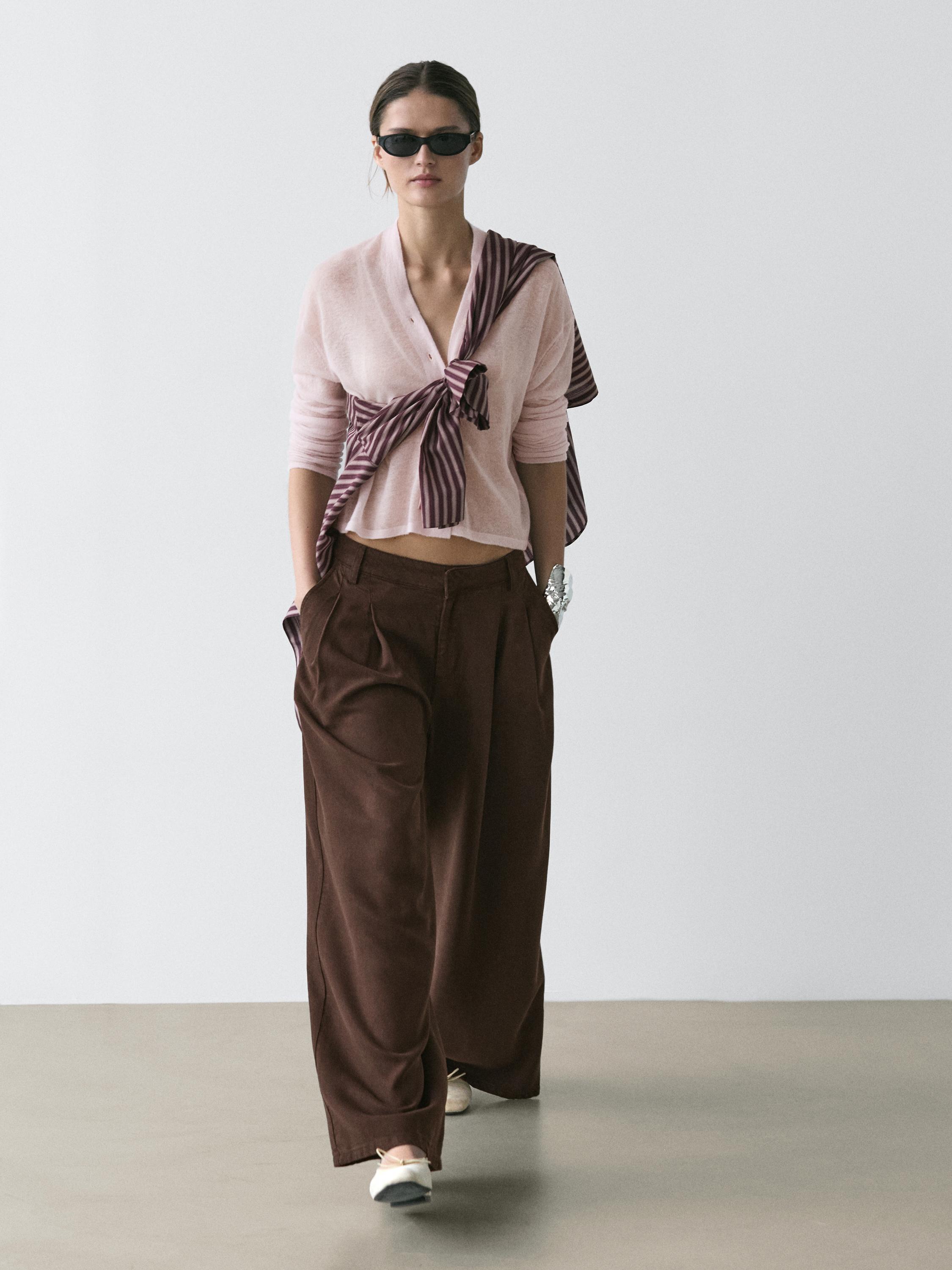 Pleated wide-leg pants