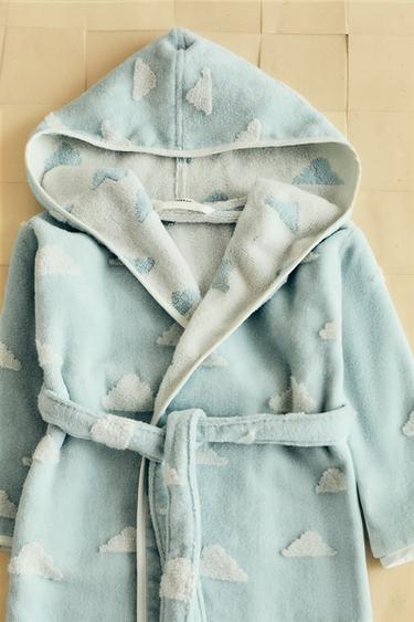 ДЕТСКИ ВЕЛУРЕН ХАЛАТ ЗА БАНЯ С ОБЛАЧЕТА И TOY STORY ©DISNEY/PIXAR - Светло синьо от Zara