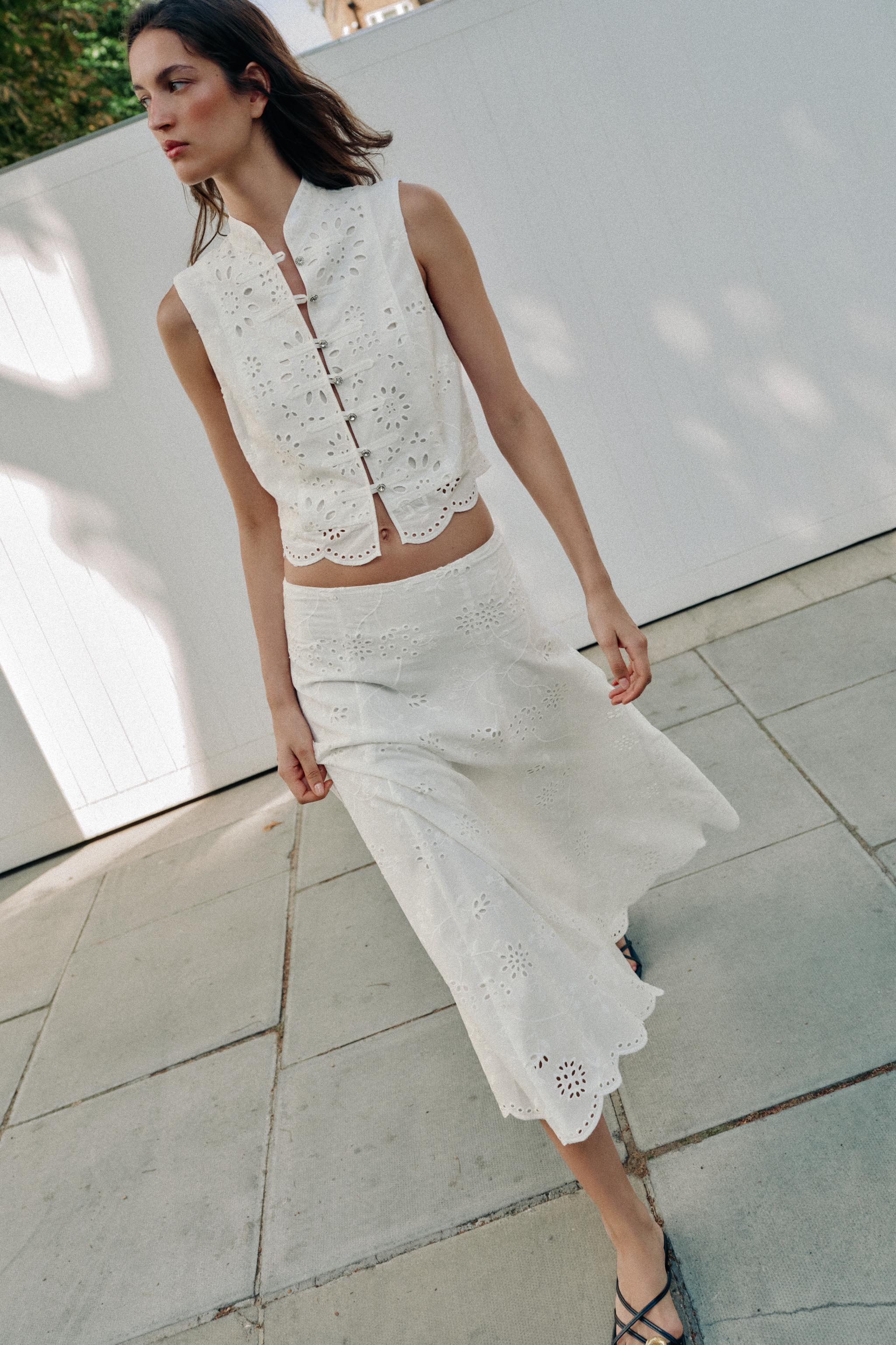 EMBROIDERED JEWEL BUTTON TOP