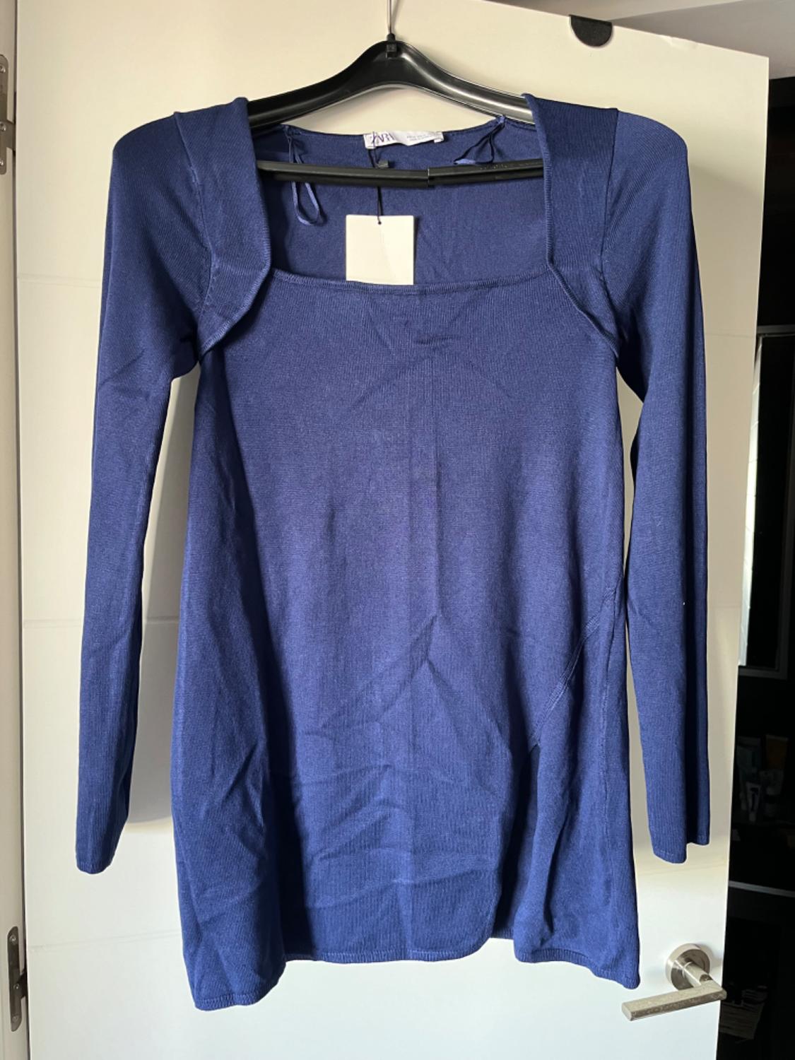 KNIT TOP WITH OPENING