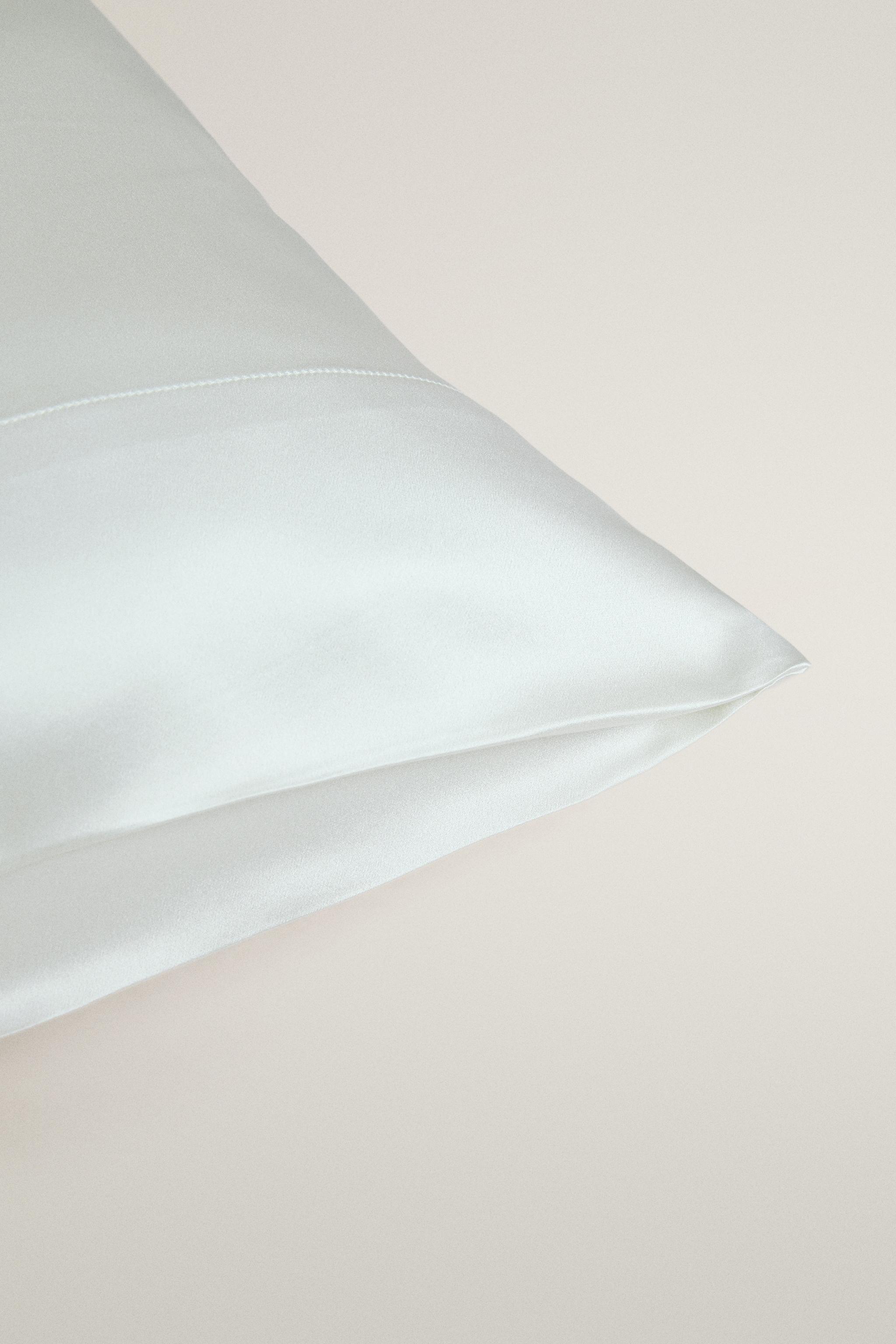 MULBERRY SILK PILLOWCASE