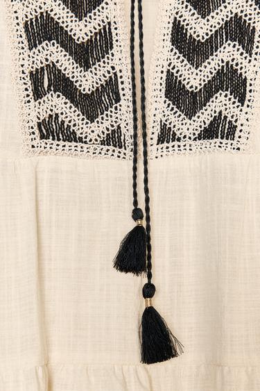 ROBE COURTE BRODERIES PANNEAUX - Sable de Zara - Image 7