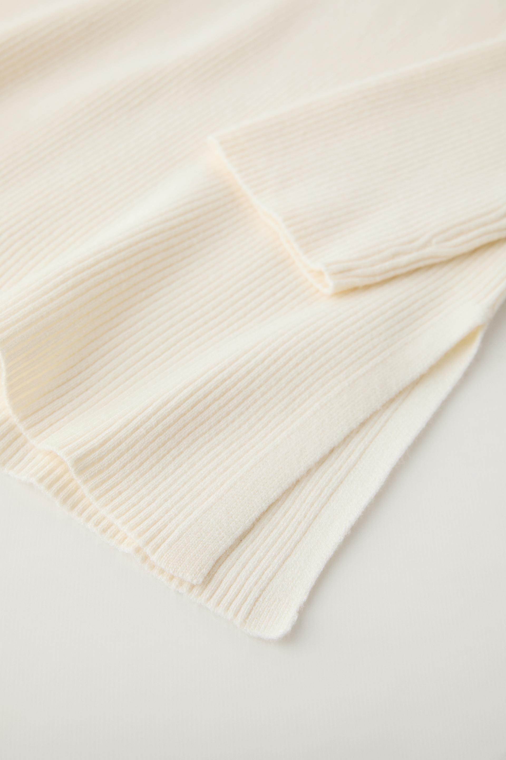 RIBBED KNIT SWEATER - Oyster-white