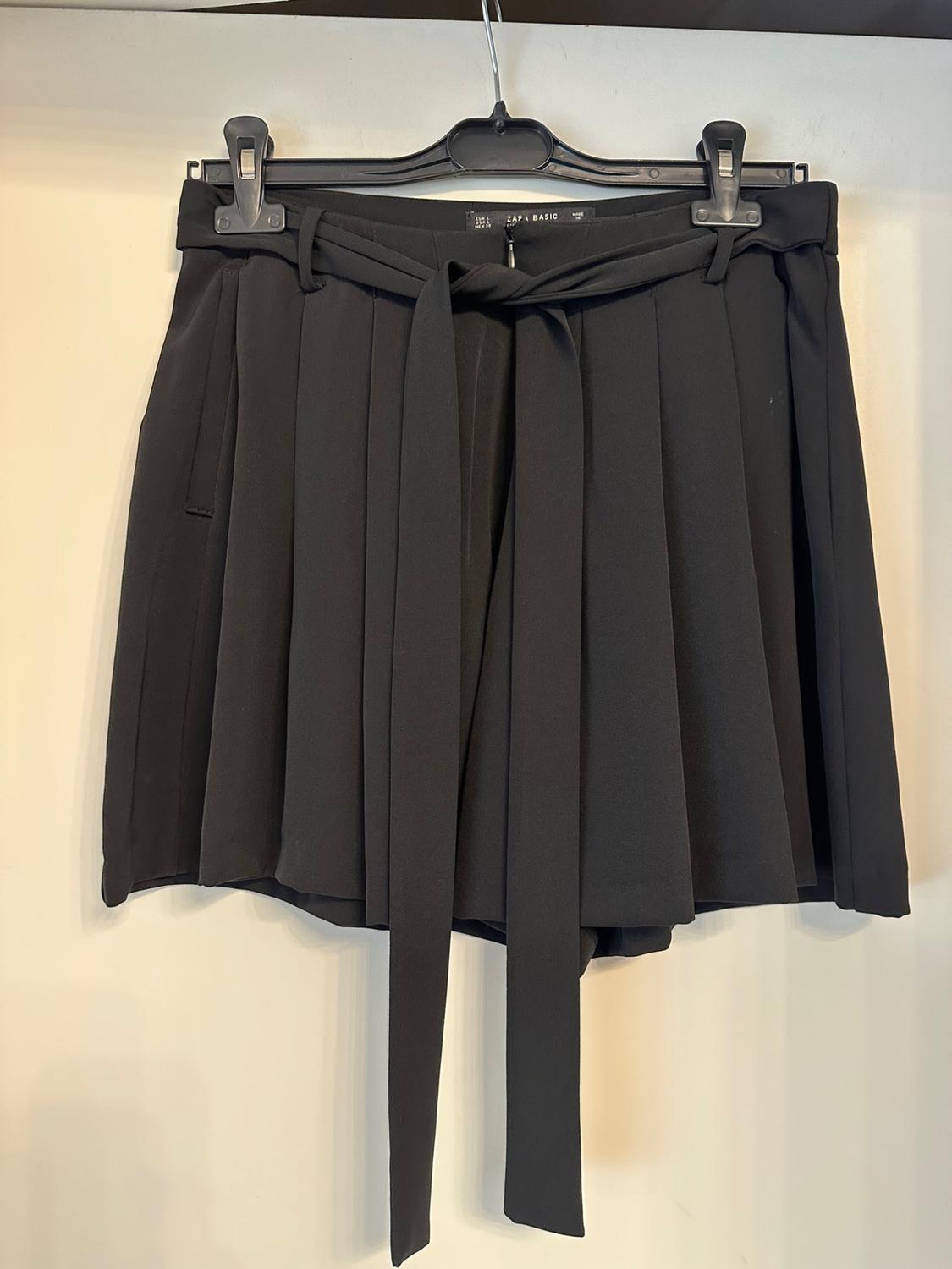 PLEATED BERMUDA SHORTS WITH BOW