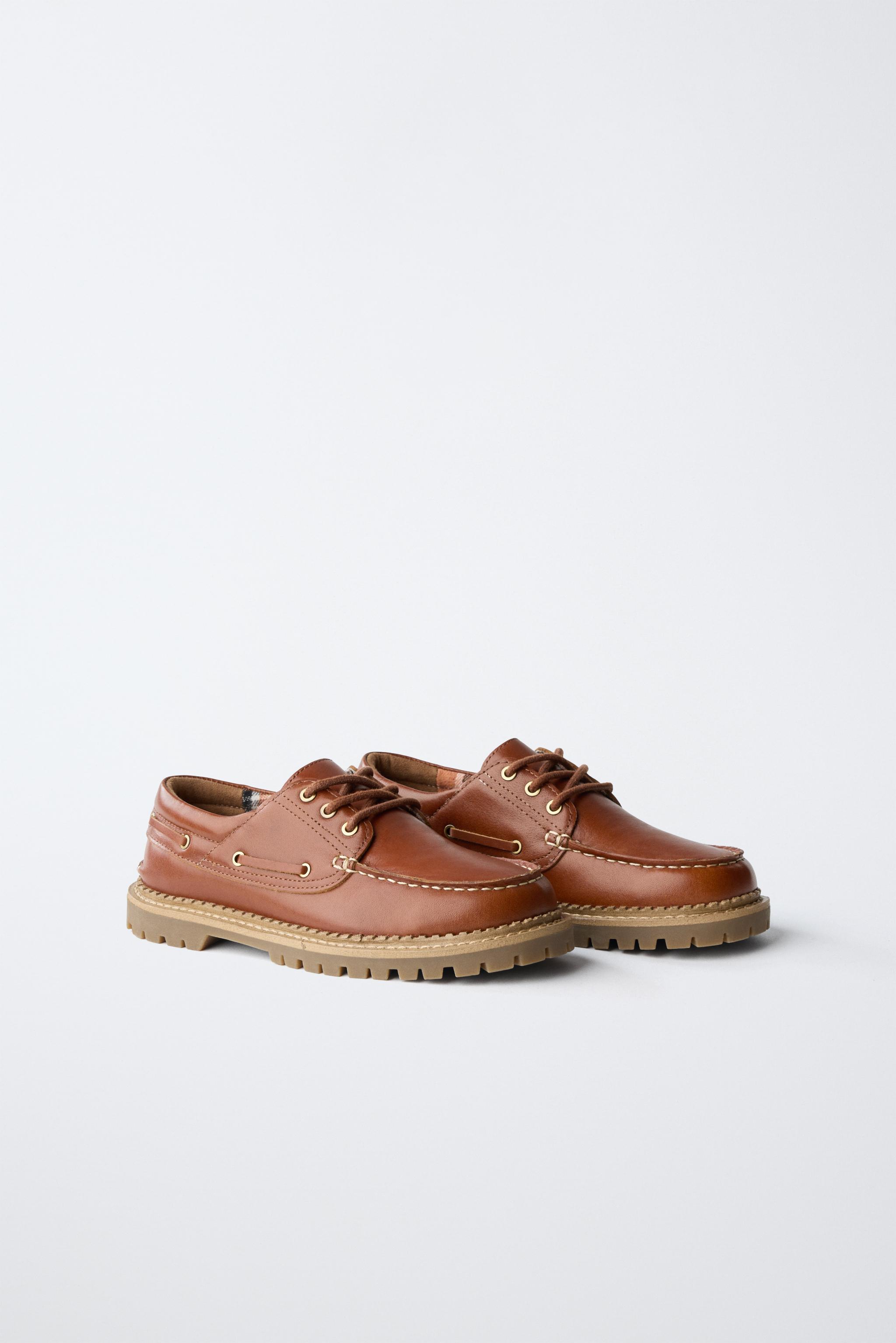LEATHER BOAT SHOES — Brown