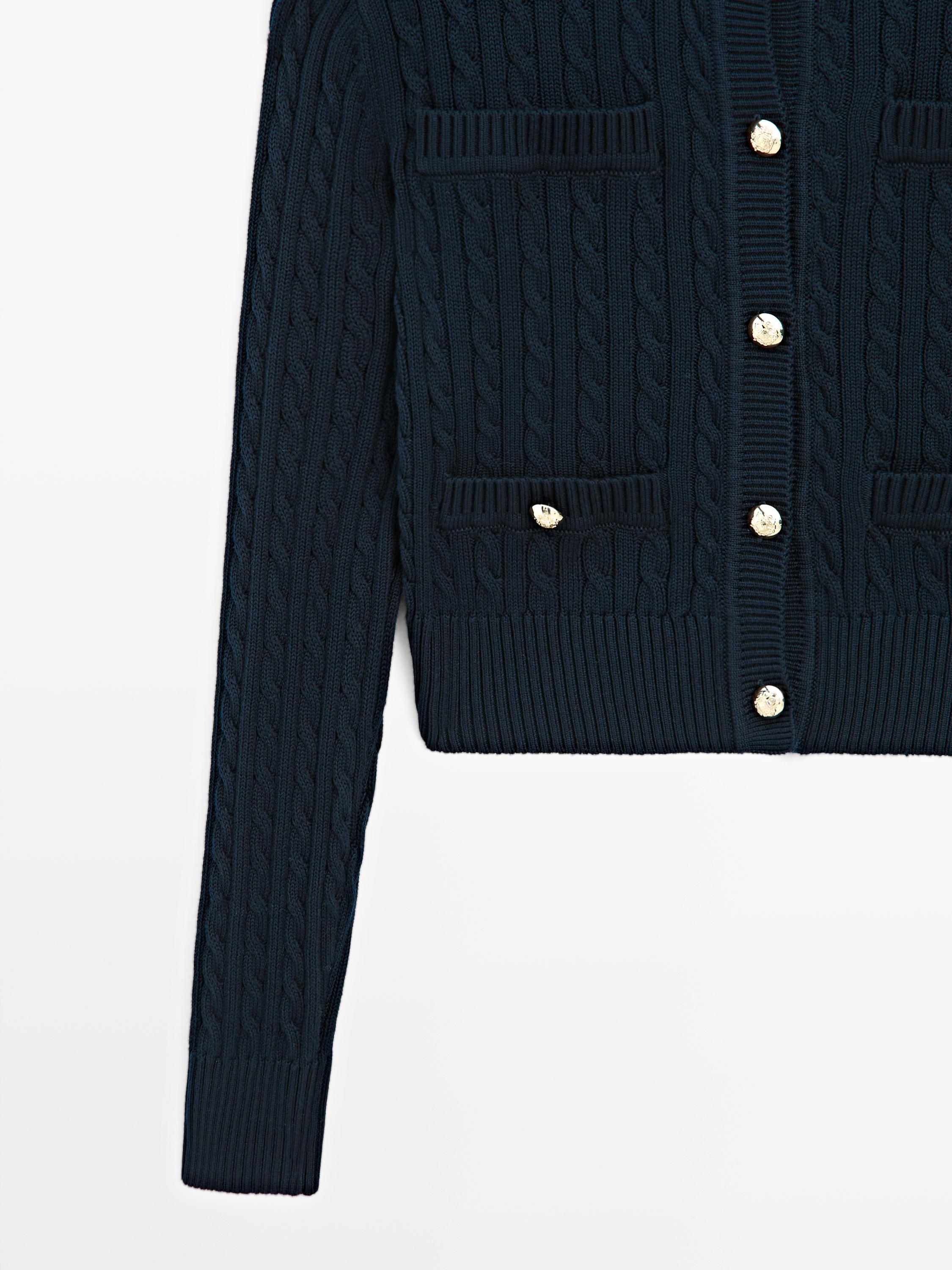 Cardigan tressé avec boutons dorés