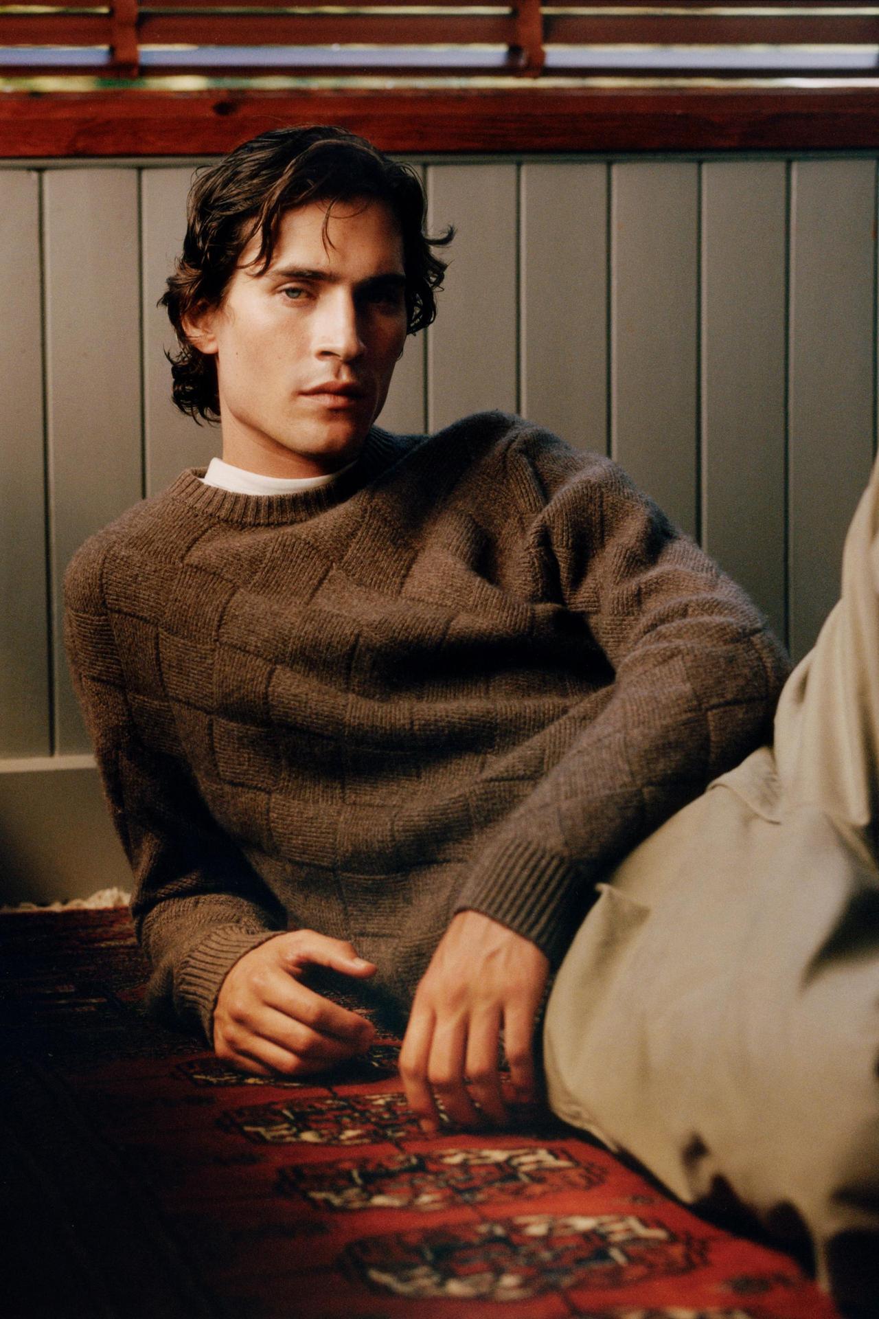 Wool blend knit sweater with diamond texture — Mink
