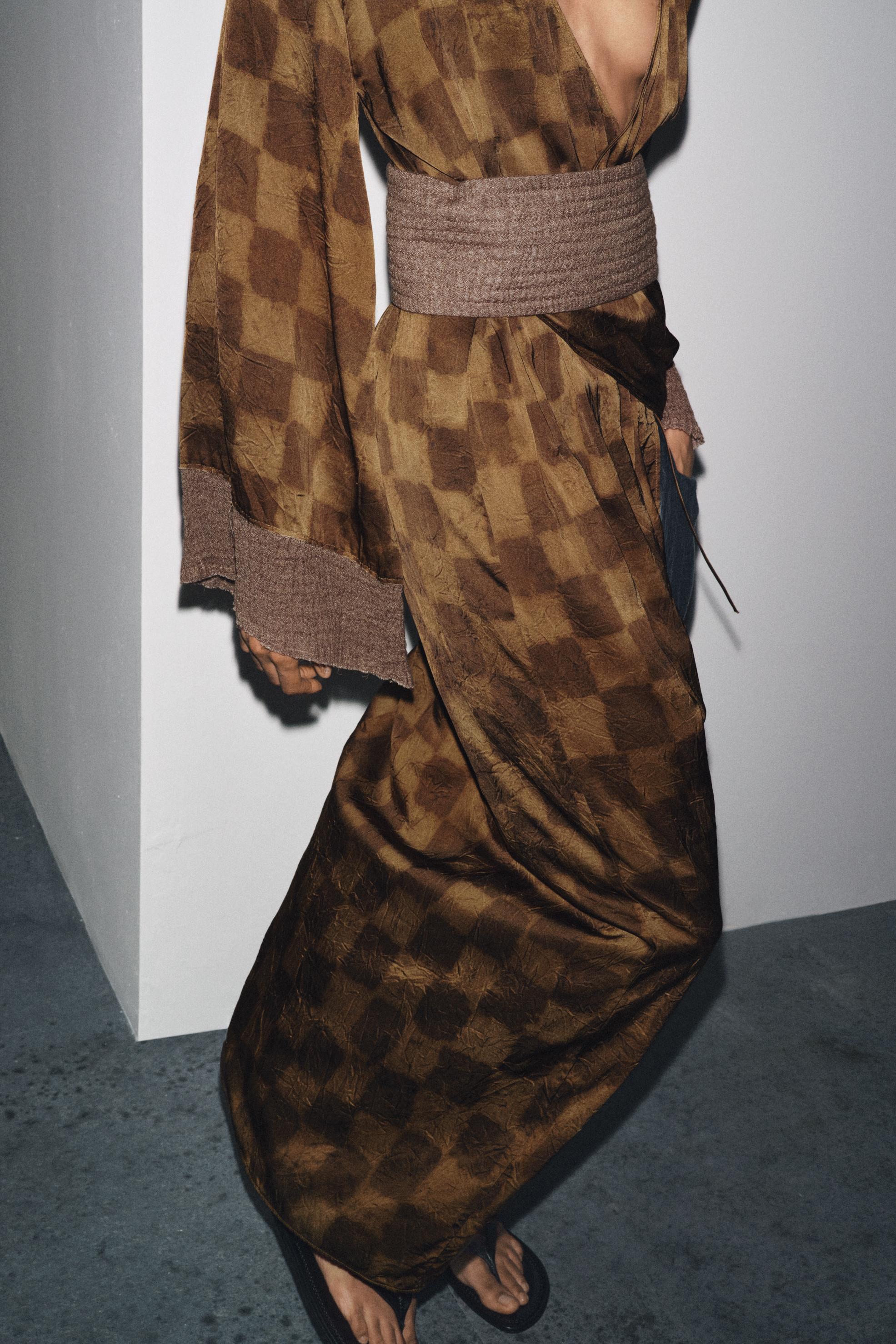 ROBE IMPRIMÉE À CARREAUX ET CEINTURE BANDEAU