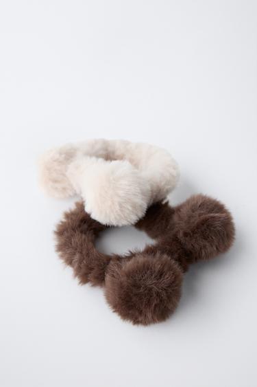 PACK OF TWO FAUX FUR EAR SCRUNCHIES - Ecru by Zara - Image 2