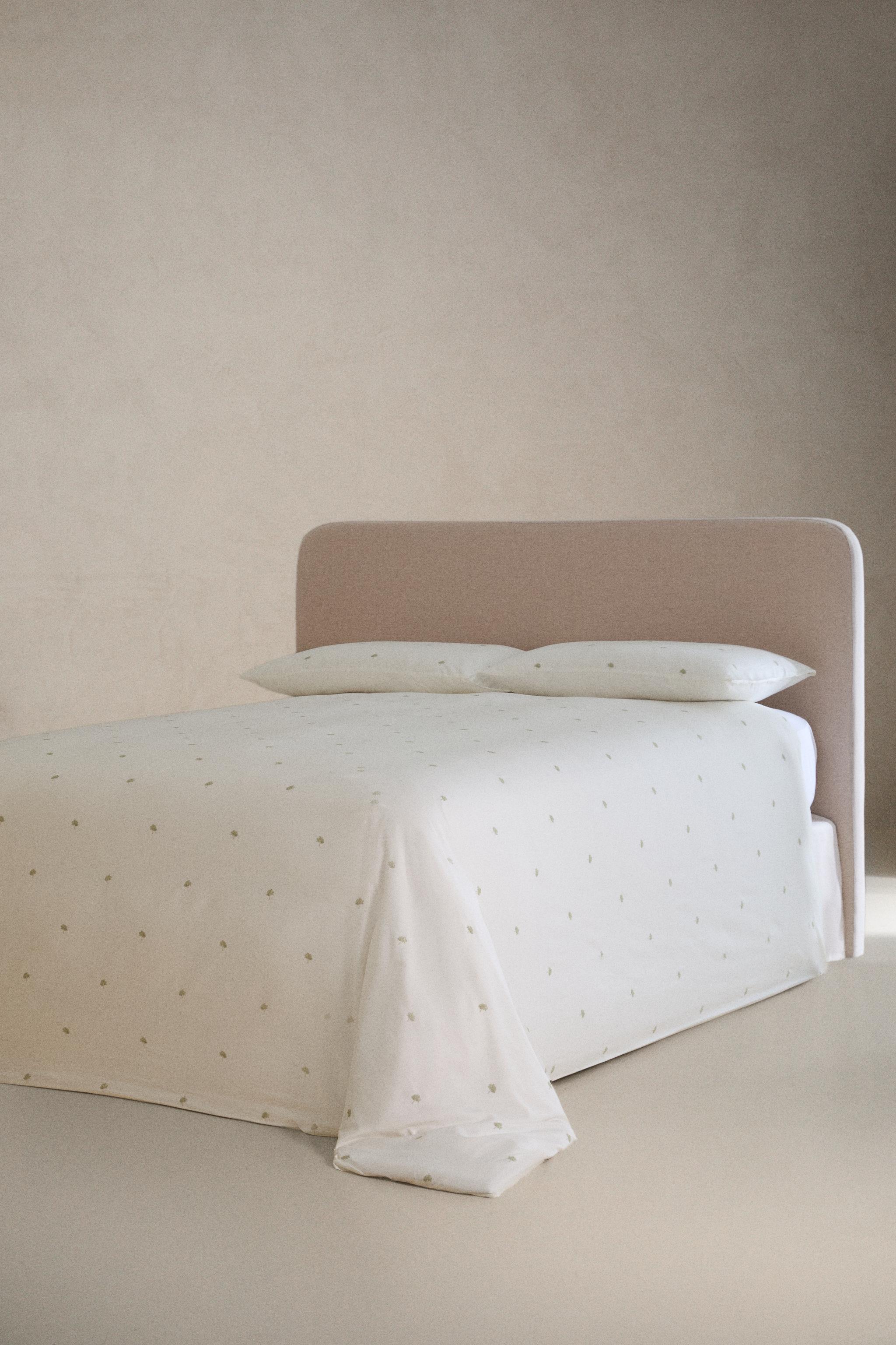 DUVET COVER WITH EMBROIDERED TREES — Oyster-white