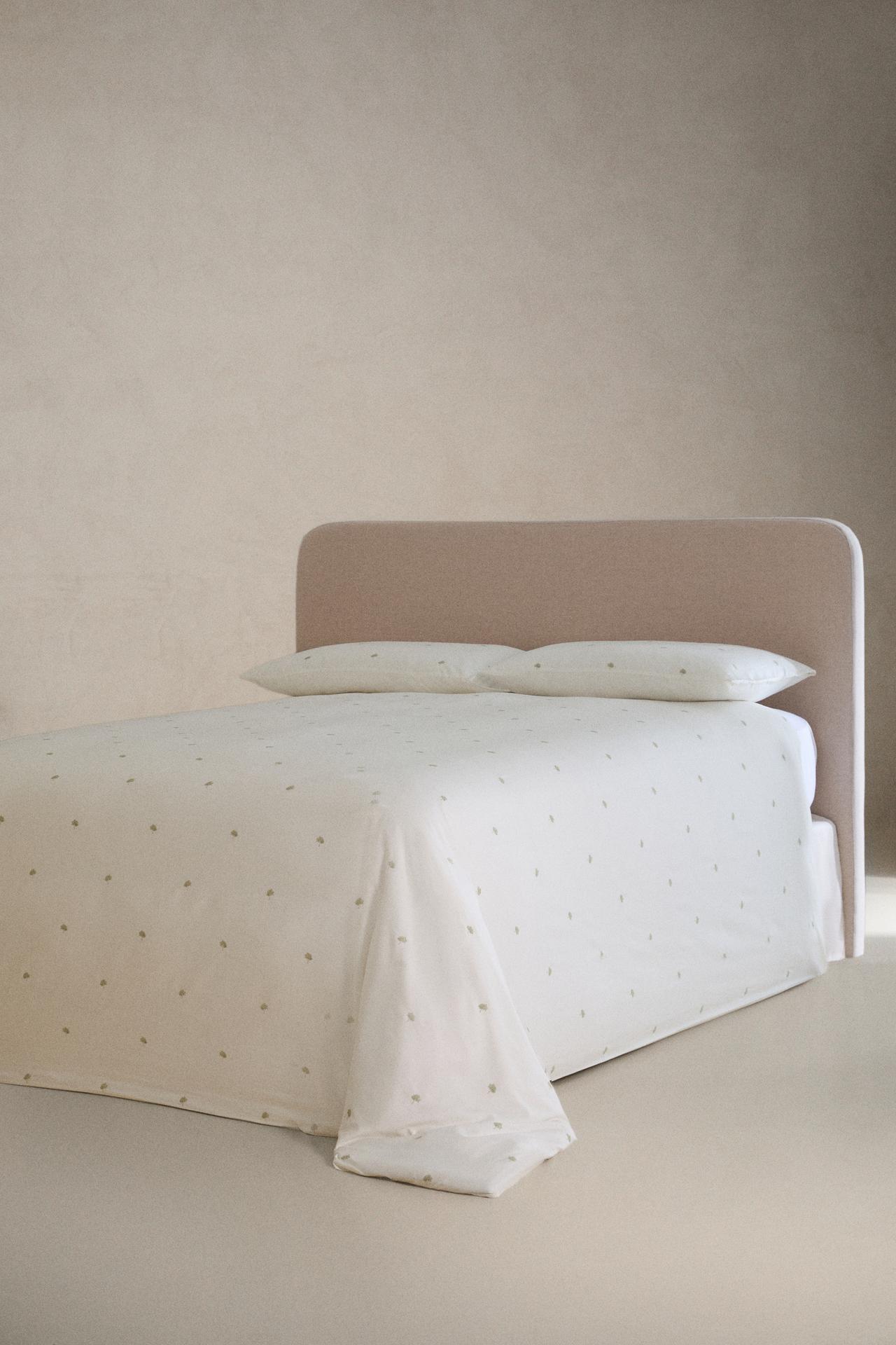 DUVET COVER WITH EMBROIDERED TREES — Oyster-white